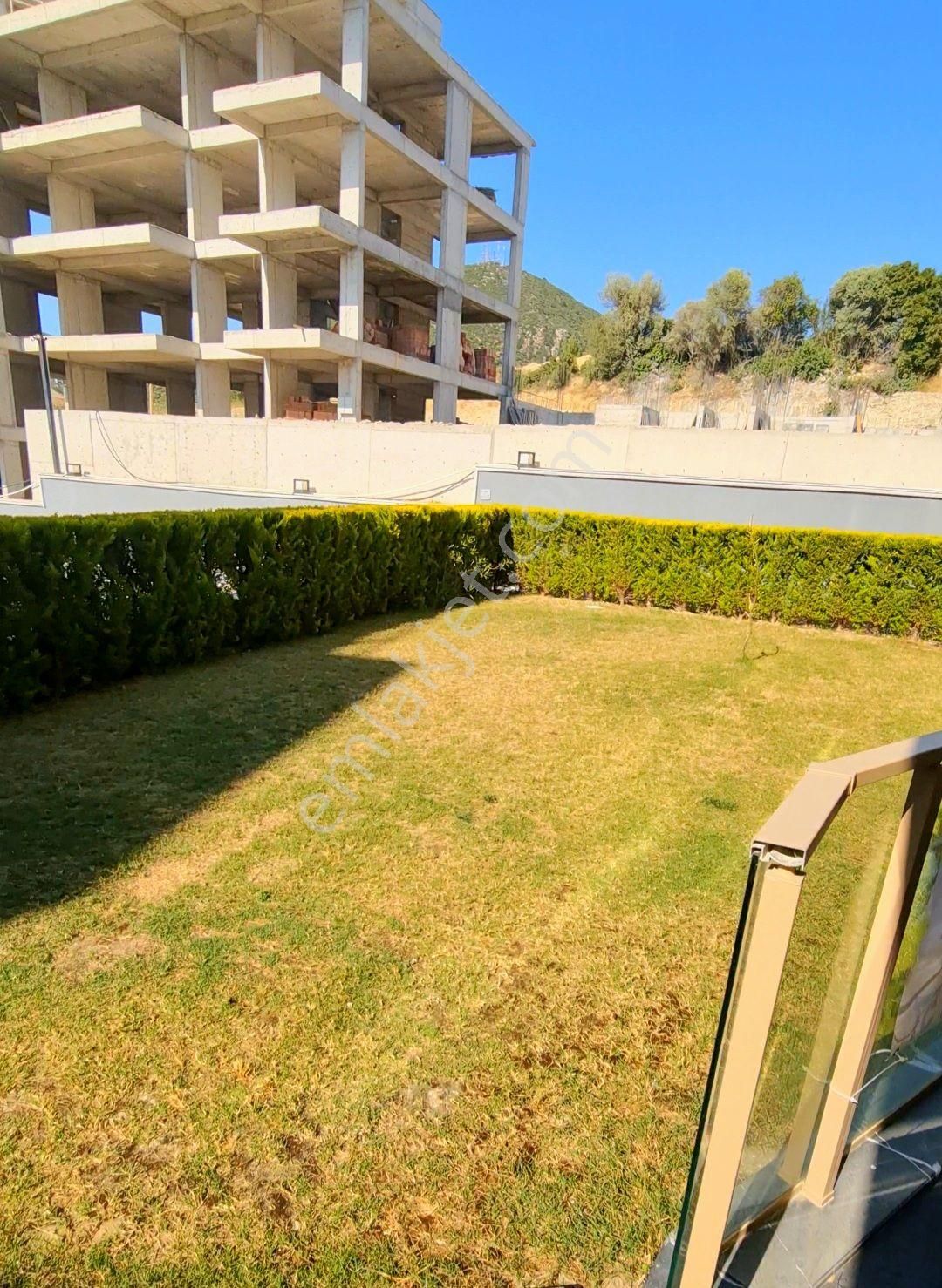 Kuşadası Merkez'de Full Eşyalı Doğalgazlı Bahçeli Çok Geniş 75 M2 1+1 Daire - Görsel 16