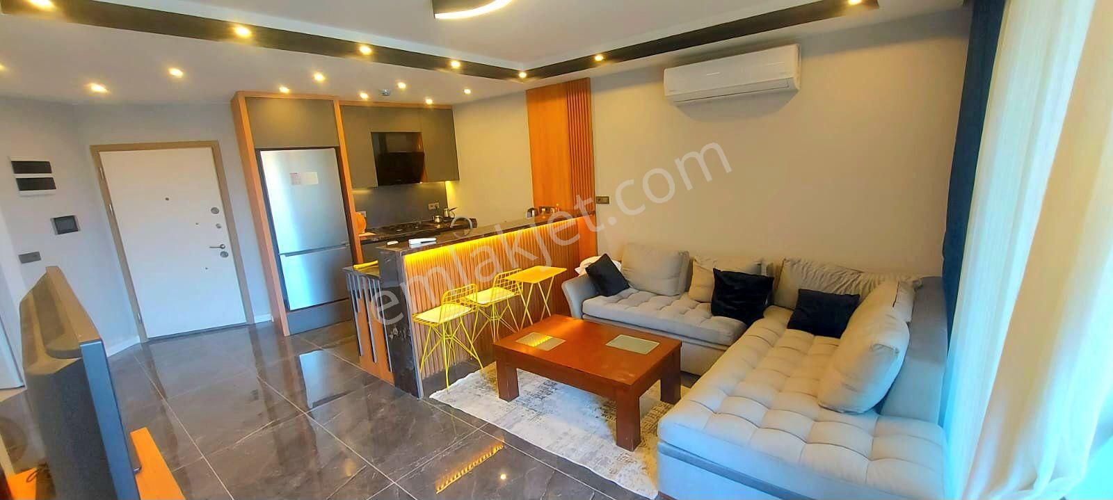 Kuşadası Merkez'de Full Eşyalı Doğalgazlı Bahçeli Çok Geniş 75 M2 1+1 Daire - Görsel 3