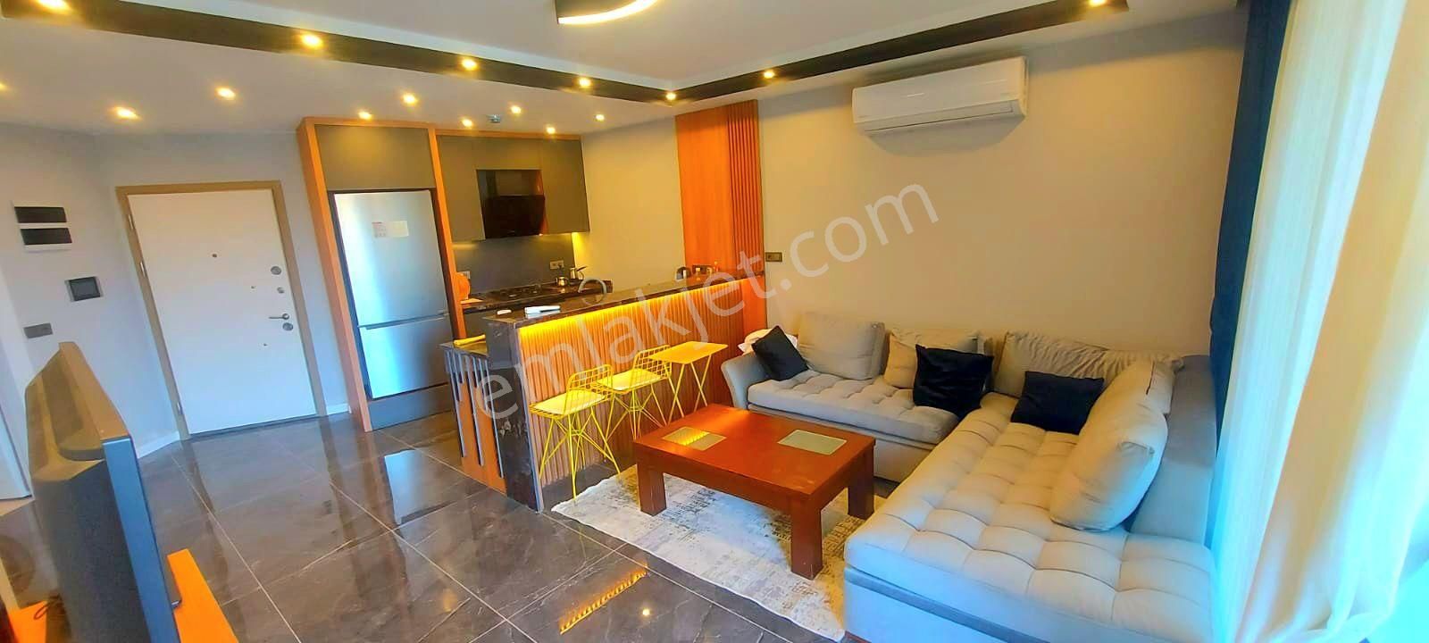 Kuşadası Merkez'de Full Eşyalı Doğalgazlı Bahçeli Çok Geniş 75 M2 1+1 Daire - Görsel 4