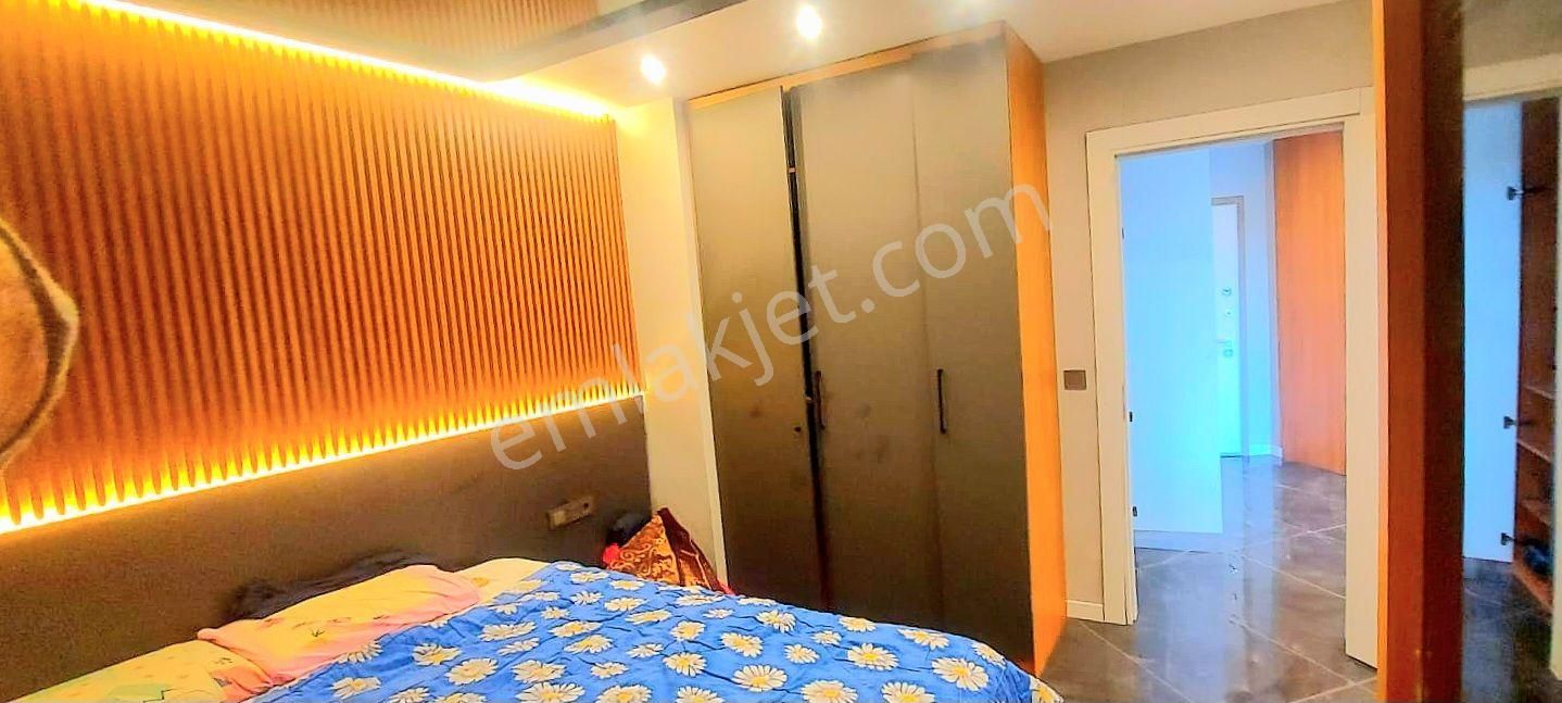 Kuşadası Merkez'de Full Eşyalı Doğalgazlı Bahçeli Çok Geniş 75 M2 1+1 Daire - Görsel 11