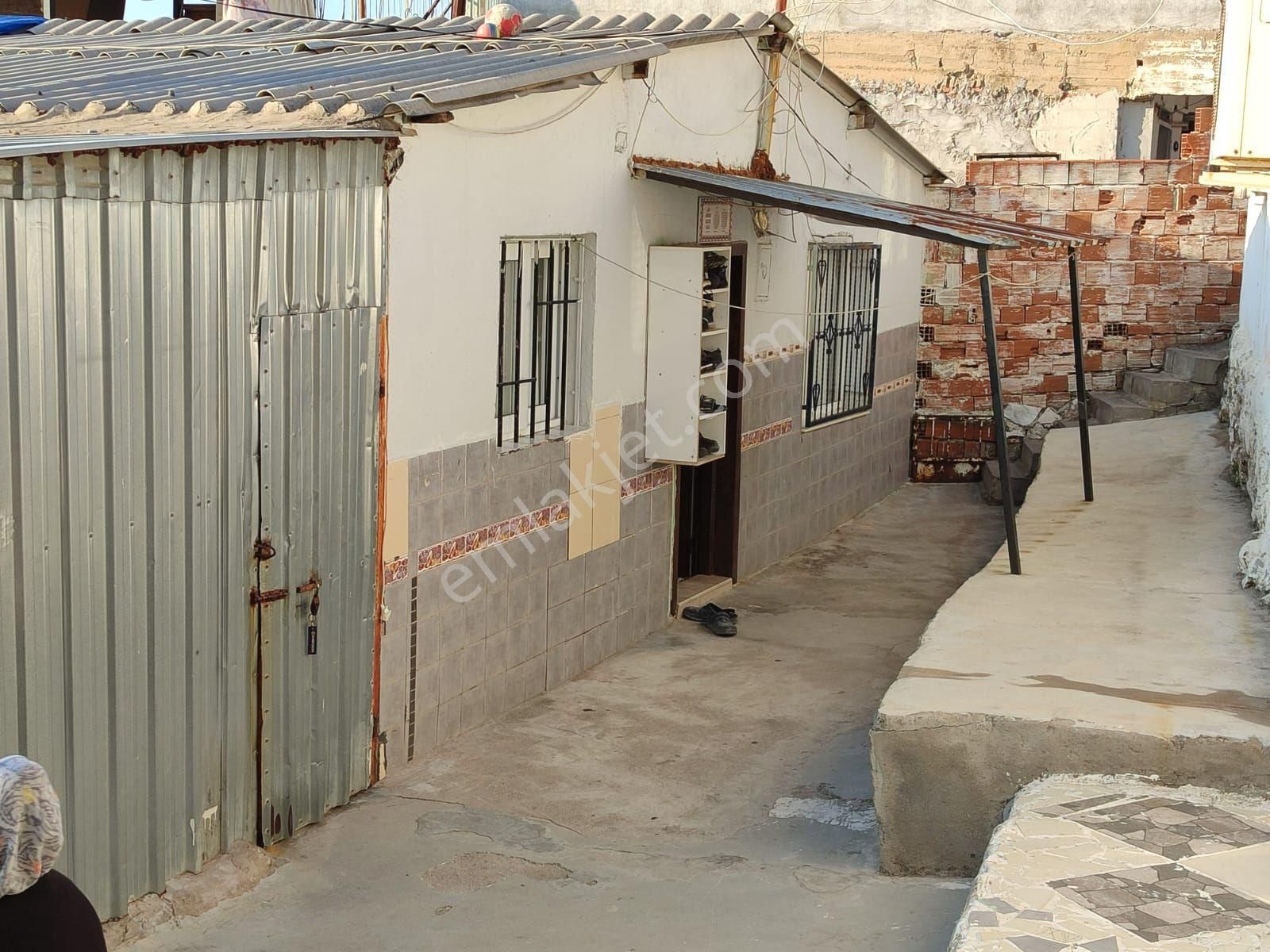 Karabaglar Cennet Çeşme Satılık Müstakil Bahçeli Ev