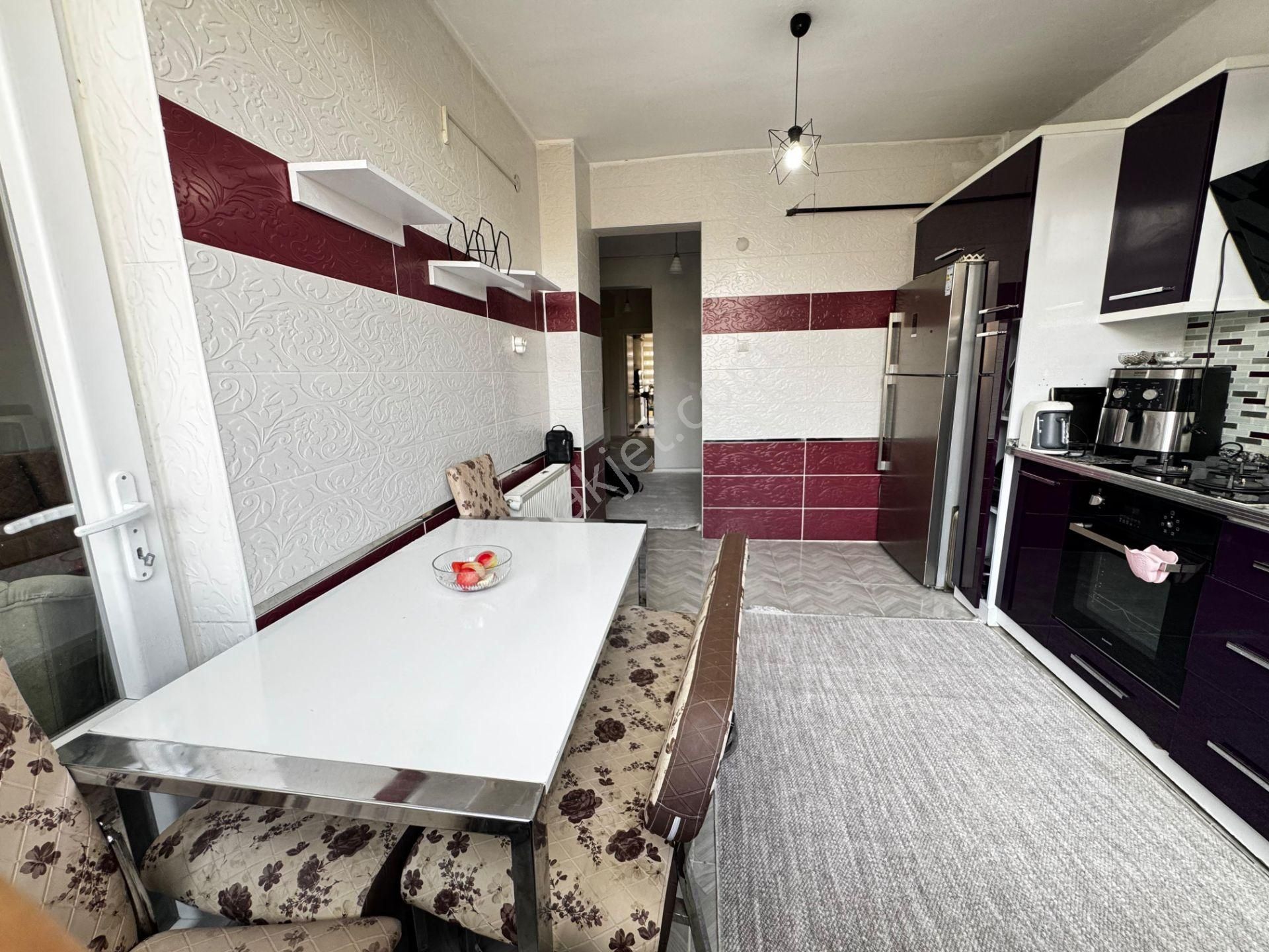 Osmangazi Mah. 4 Odalı Ara Kat Satılık