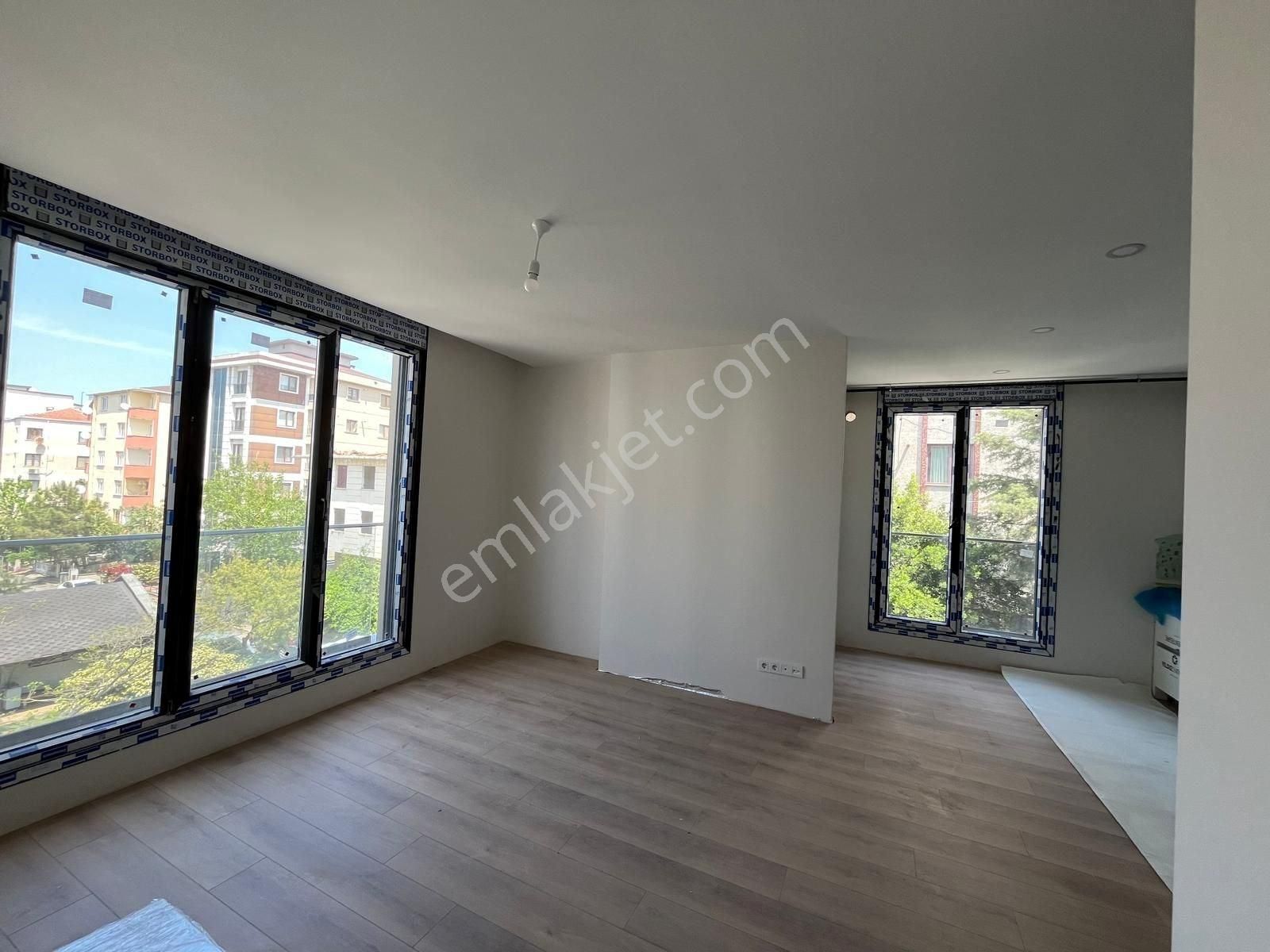 Maltepe Altayçeşme'de 2.kat 2+1 Kiralık Sıfır Daire