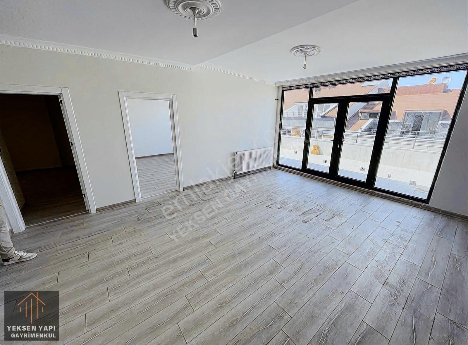 Sefaköy'de 200m2 Kepenkli E.banyolu Tapu Masrafsız 4+2 Dubleks!!