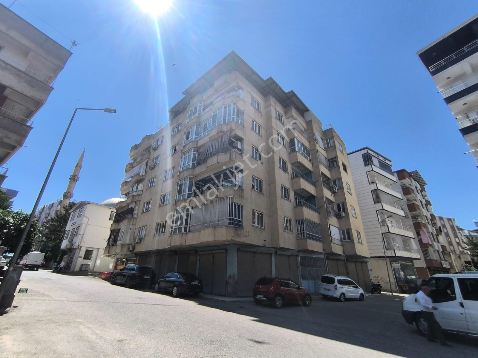 Hayat Gayrimenkulden Vakıfsız Satılık 5 Daire 5 Dükkan