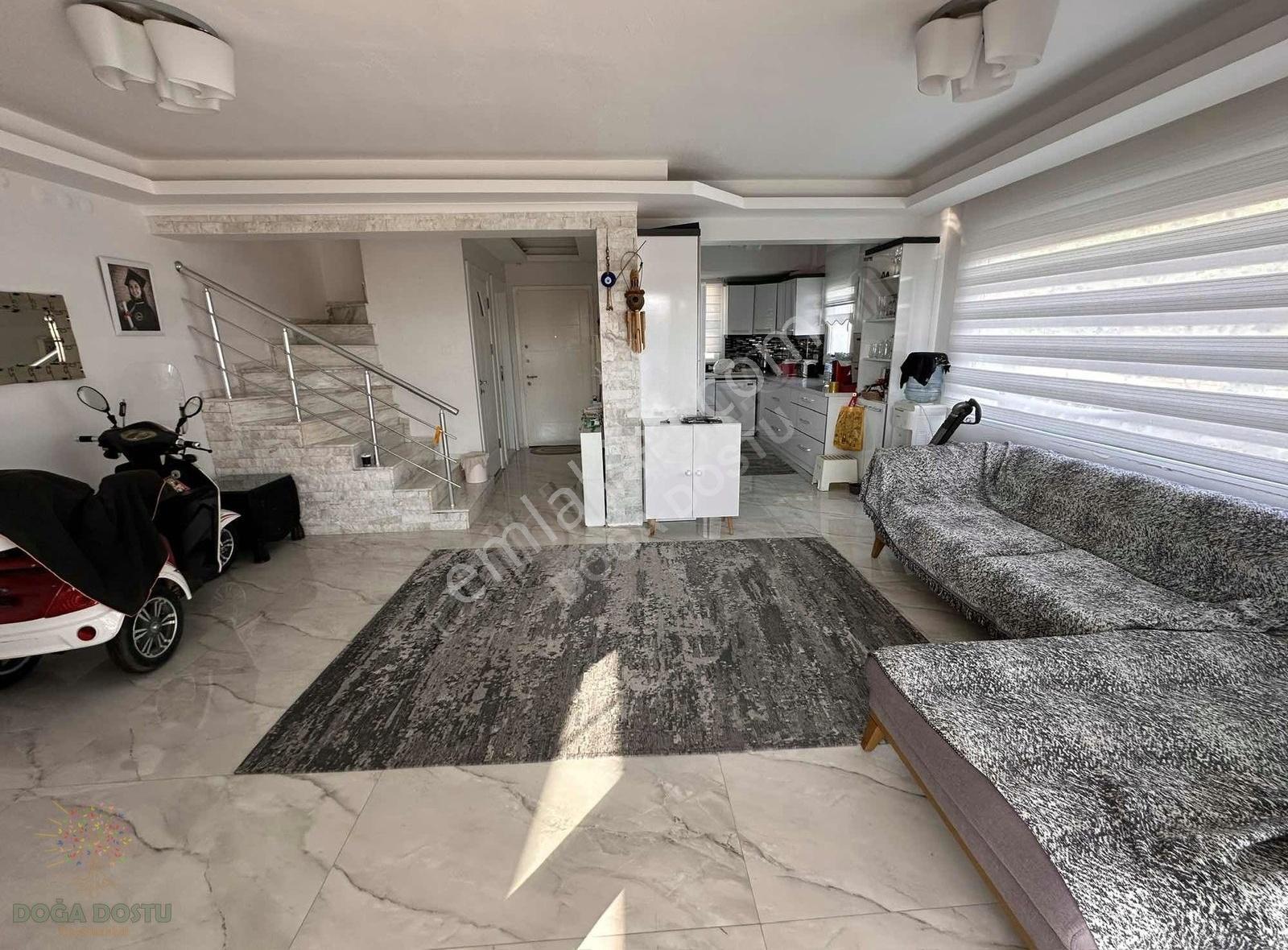 Doğa Dostu'ndan Kiralık Çeşme'de Denize Sıfır Havuzlu Villa Yazlık