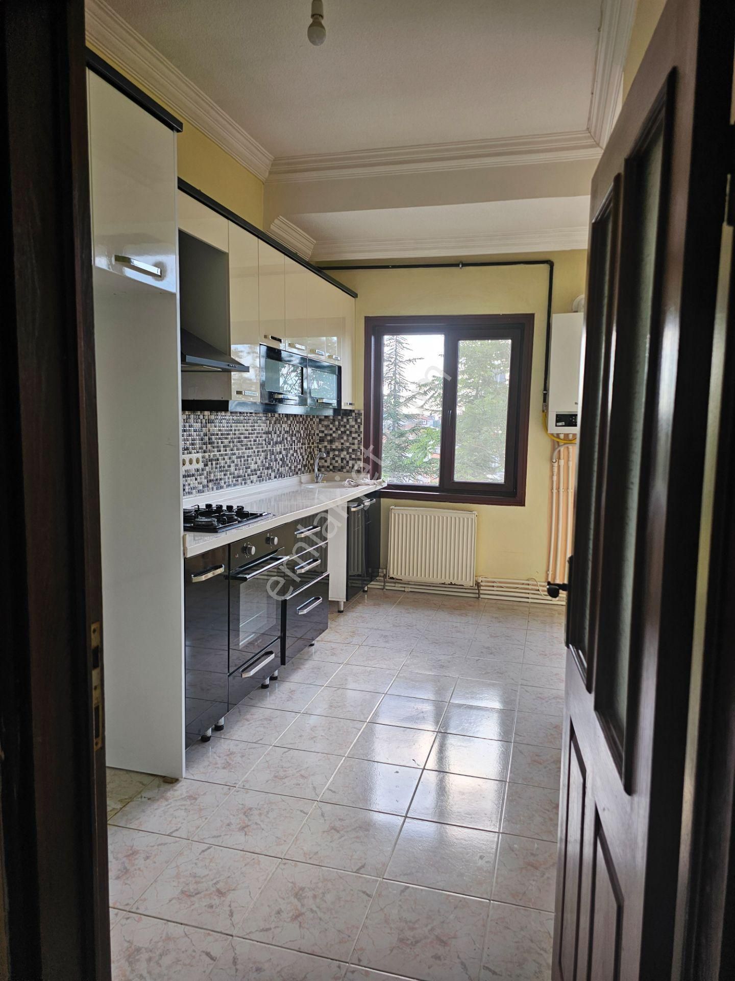 Lizbon Caddesi 'inde Acil Satılık Ters Dubleks 3+1 Daire