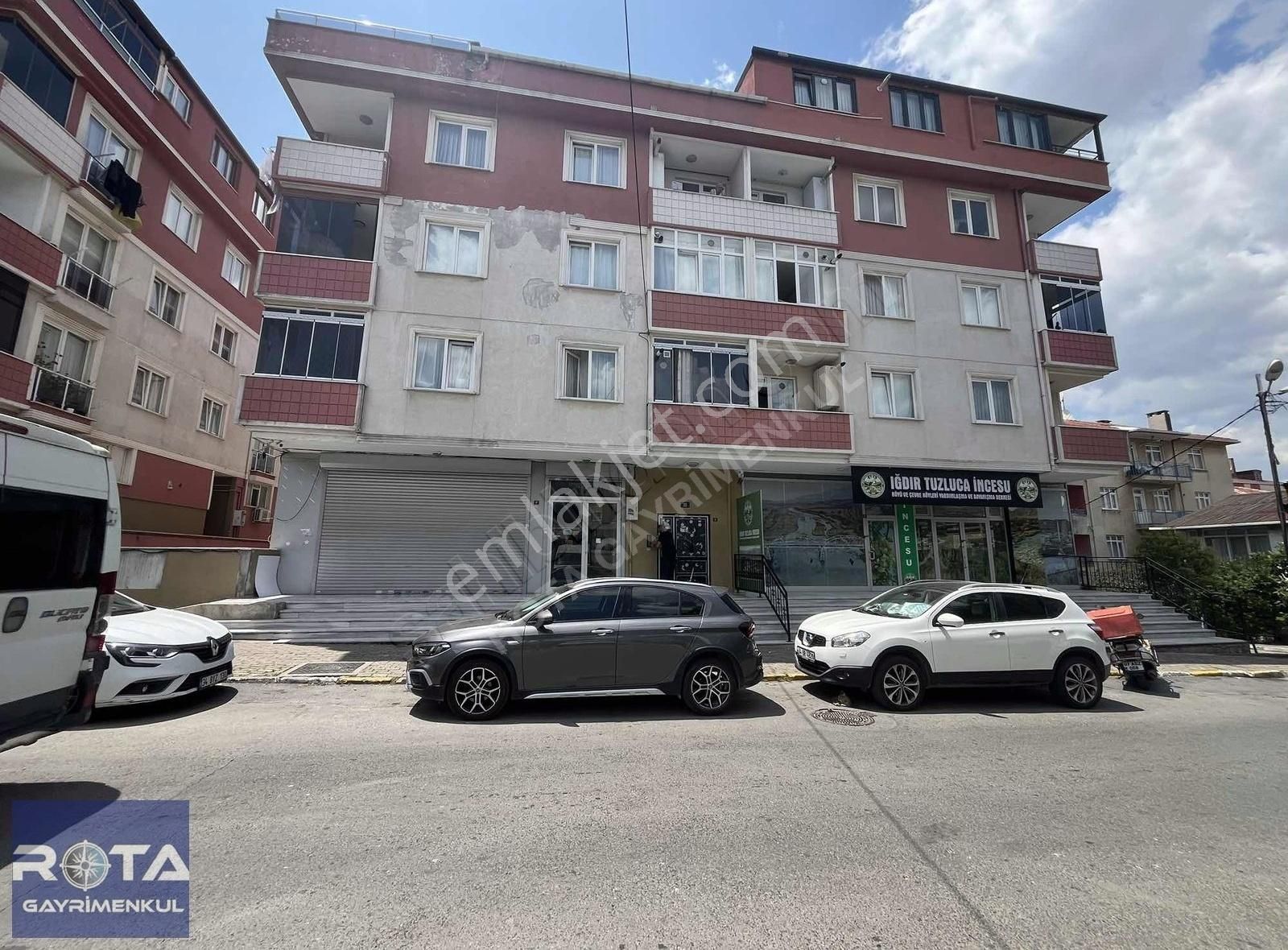 Pendikte Daire Fiyatına Krediye Uygun 270m2 Yatırımlık Dükkan