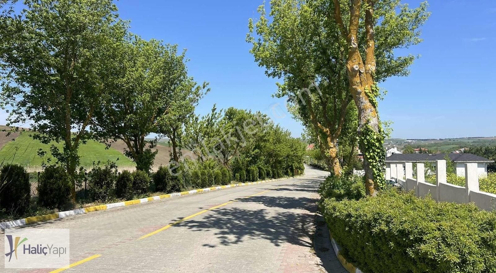 Tepekent Sitesi Köşe Konumlu Havuzlu Satılık Sıfır Villa