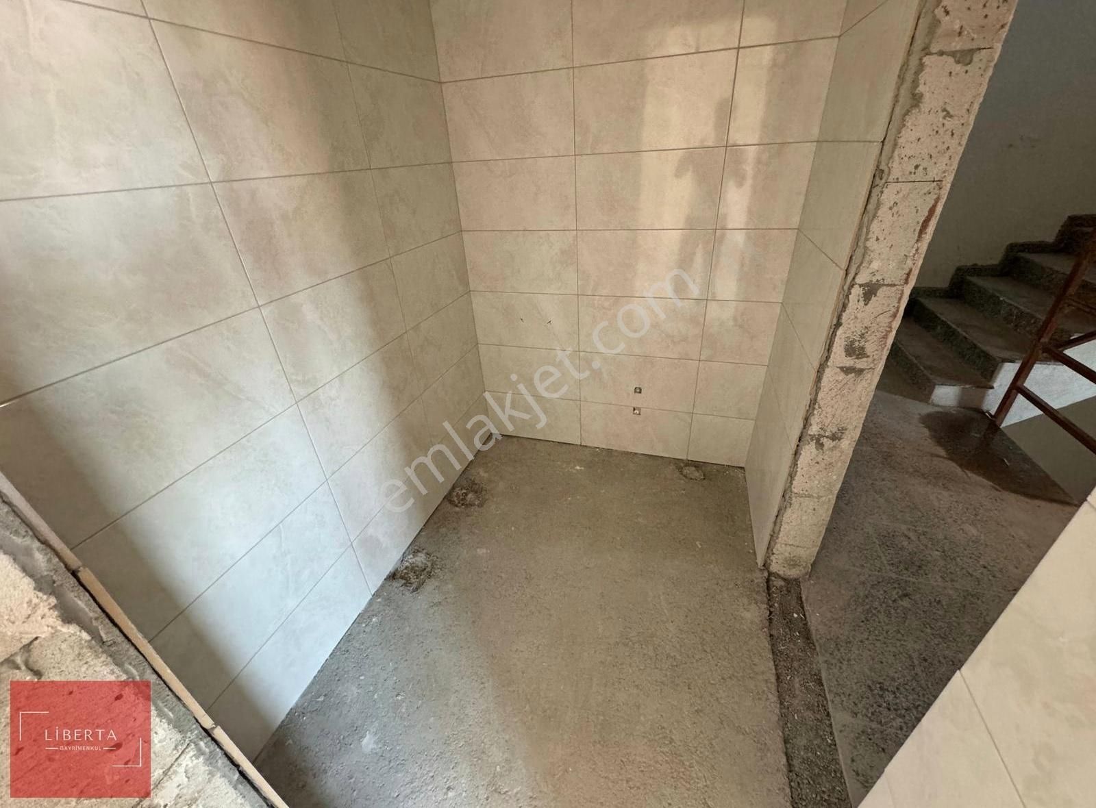 Göztepe Minibüs Caddesine 4.bina 2025 Yapımı Sıfır Balkonlu 3+1