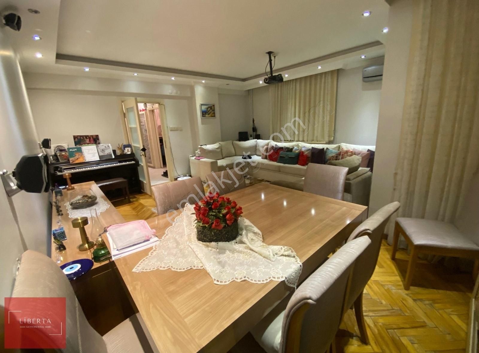 Minibüs Cad. Yakını İçi Yenilenmiş Balkonlu Masrafsız Büyük 3+1
