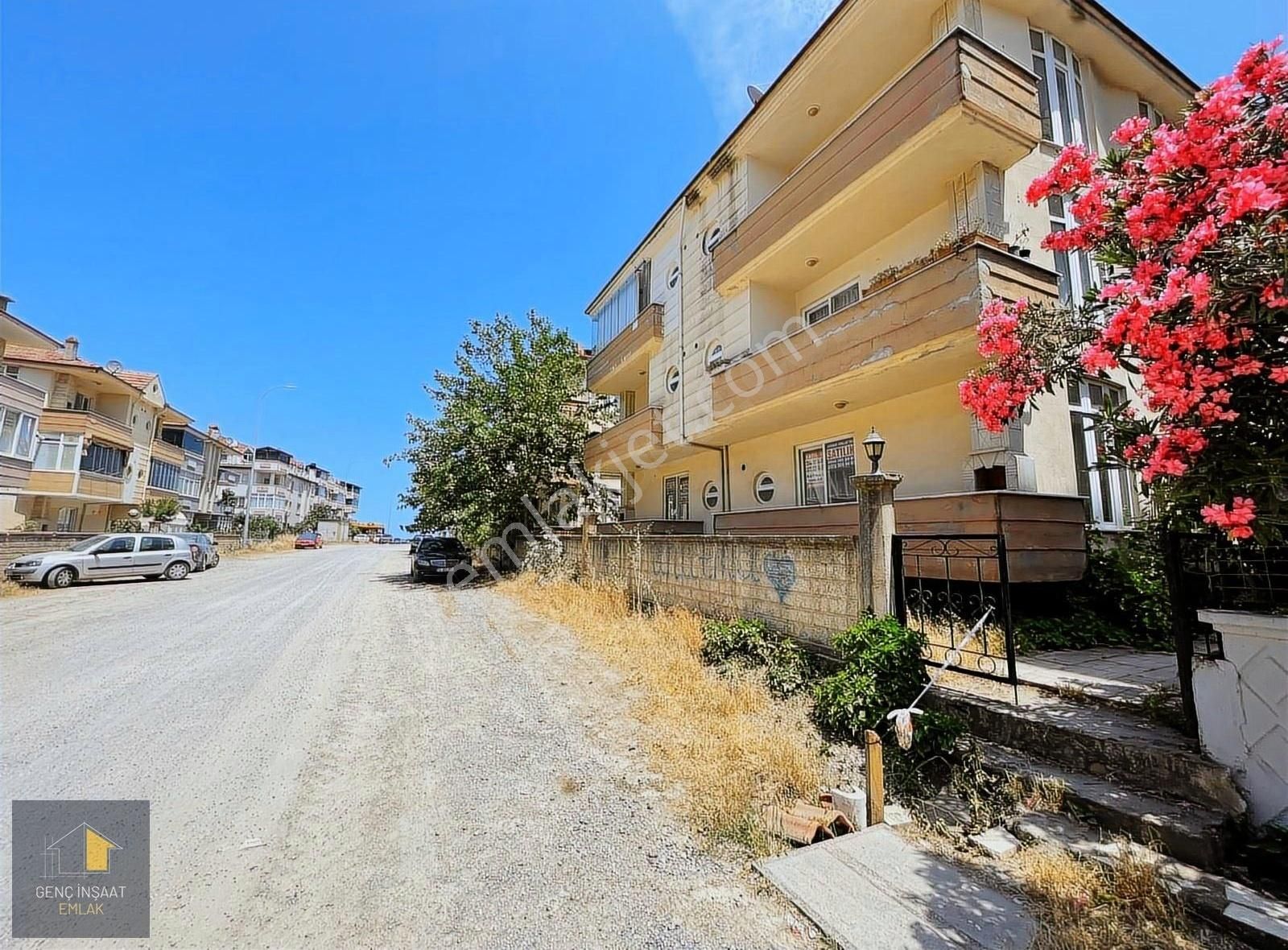 Karasu'da Denize Çok Yakın Konumda 1+1 Fırsat Daire