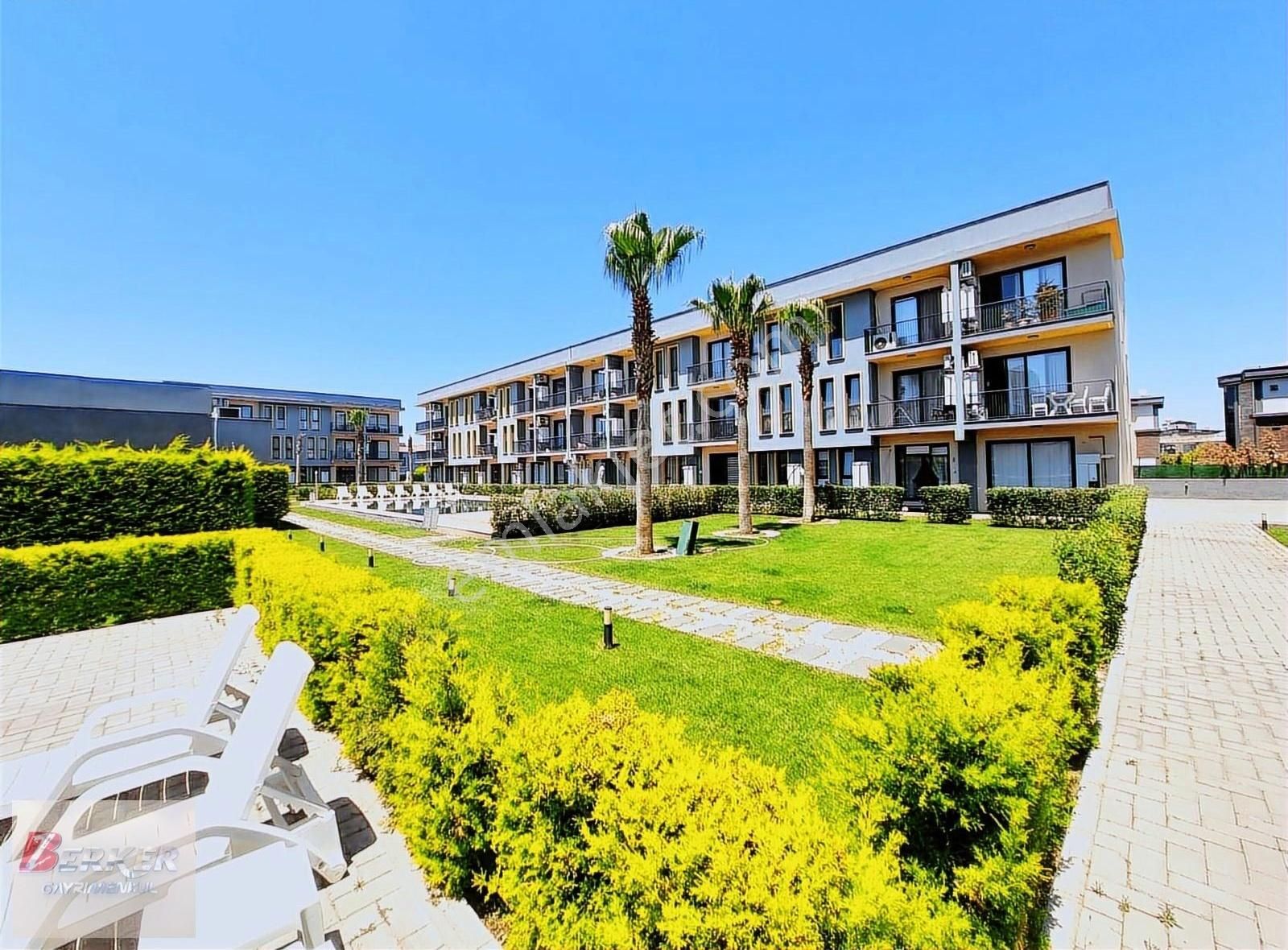 Karaali Site İçerisinde Havuzlu 1+1 Satılık Daire