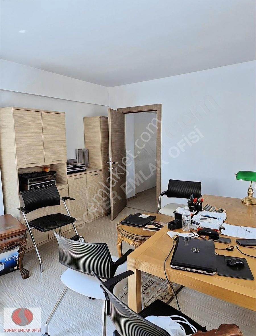 Kadıköy Altıyolda Ana Caddede Köşe 1 Kat Satılık Ofis - Görsel 3
