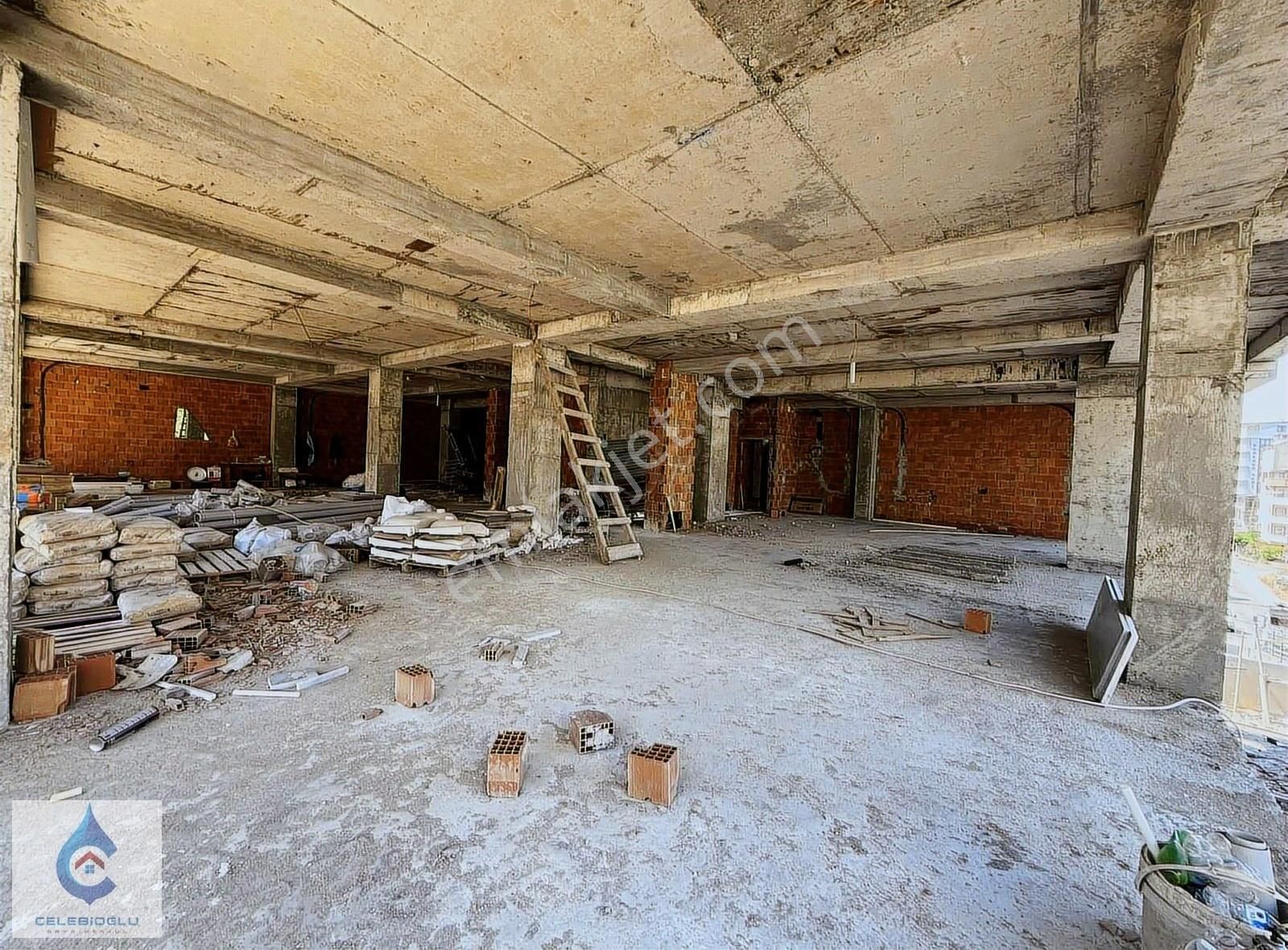 Çayırova Özgürlük Mah. Satılık 3 Katlı 1000 M2 Dükkan