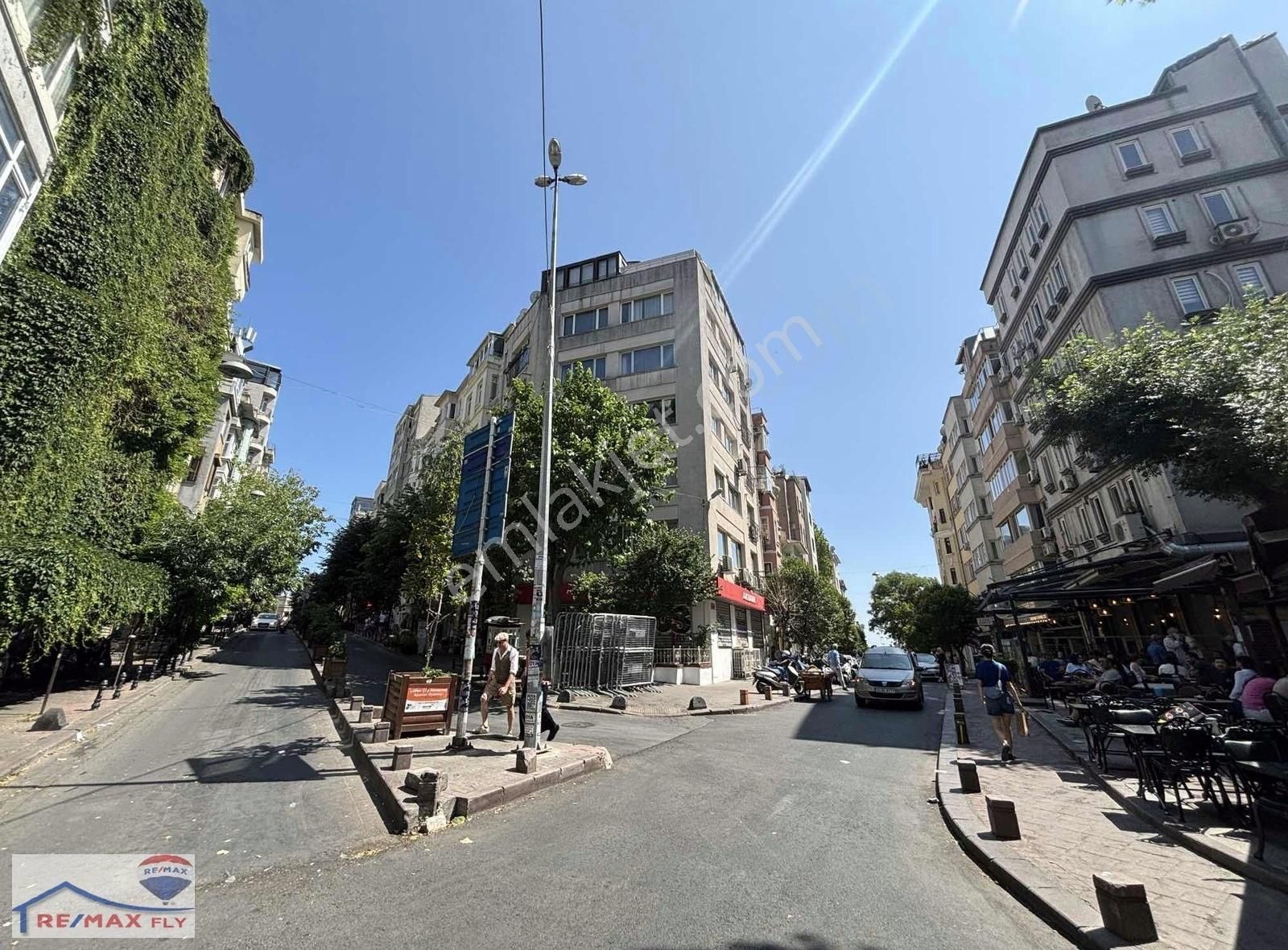 Beyoğlu Cihangir'de Merkezi Konumda Fırsat Çatı Katı