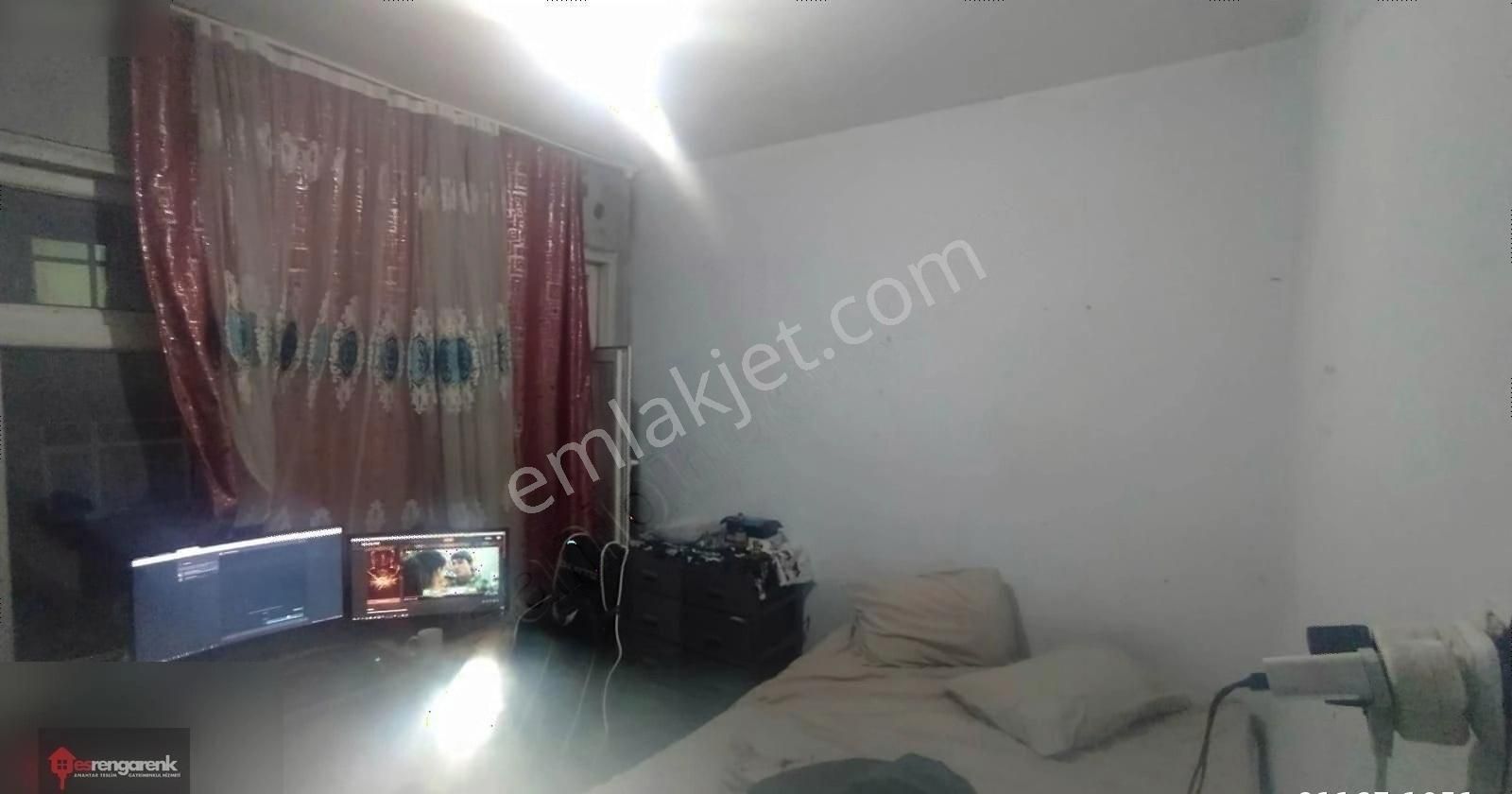 7253 Rengarenk Aksarayda Fırsat Ara Kat Daire 2 Oda 1 Salon 80m2