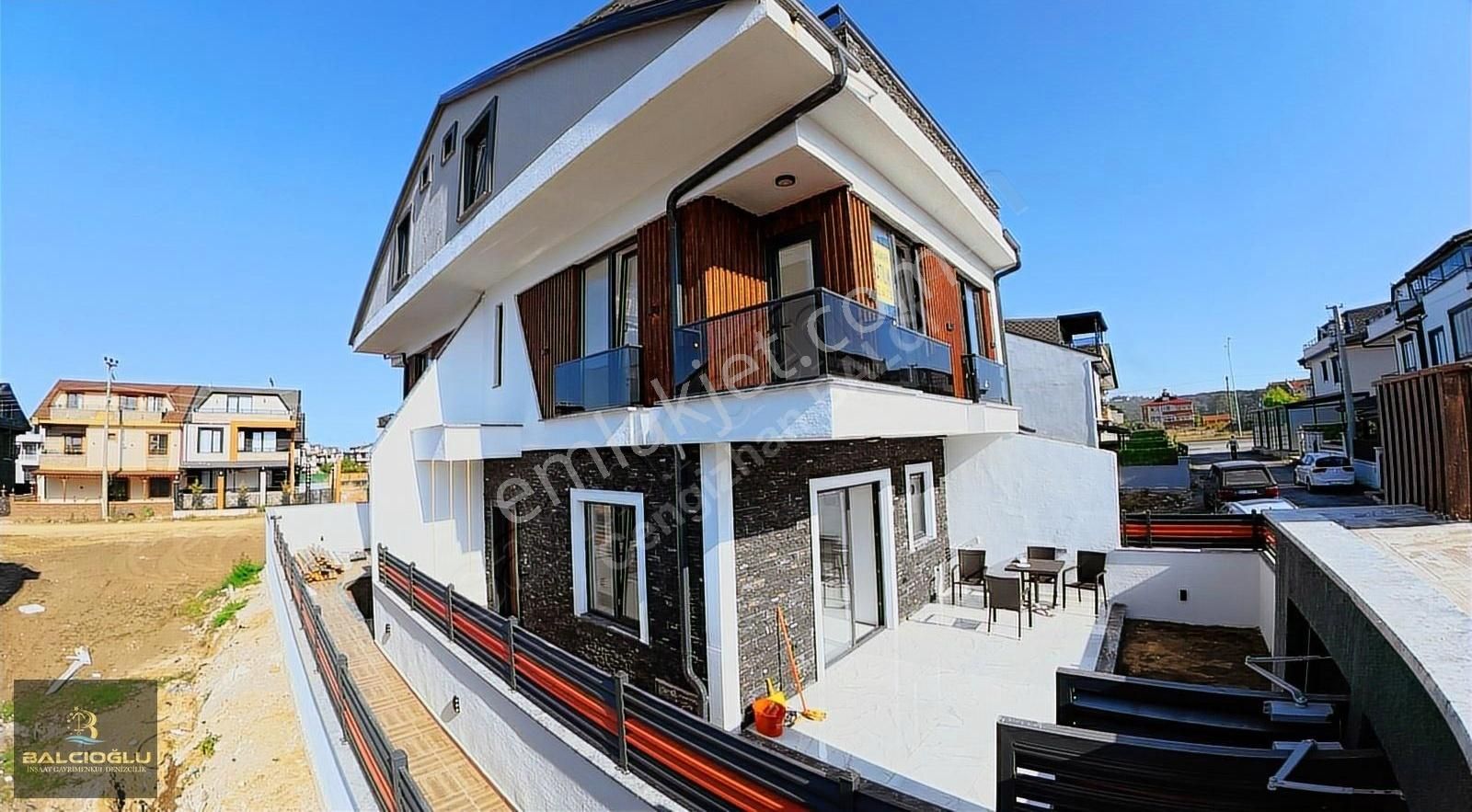 Balcıoğlundan Satılık Süper Lüx Havuzlu Havuzsuz Bahçeli Triblex