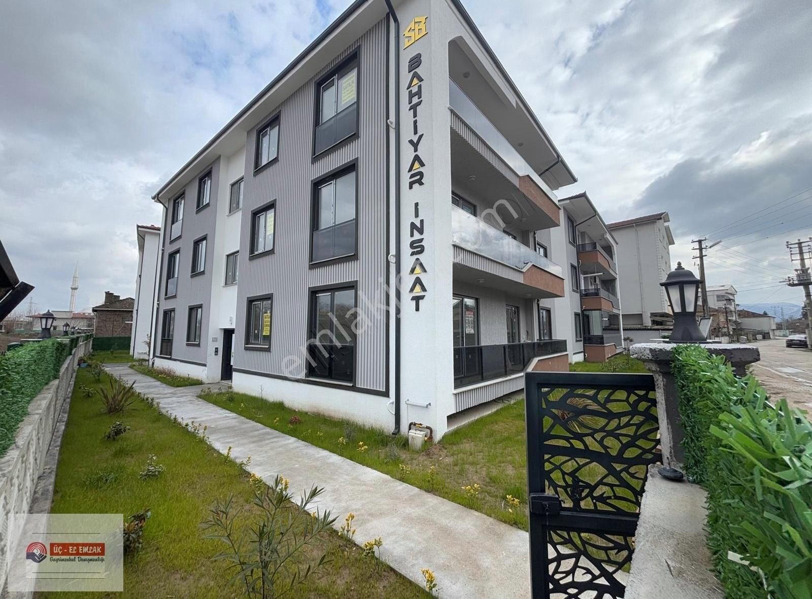 Üçel Emlaktan Hastane/üniversite Yakını Site İçi 3+1 Daire