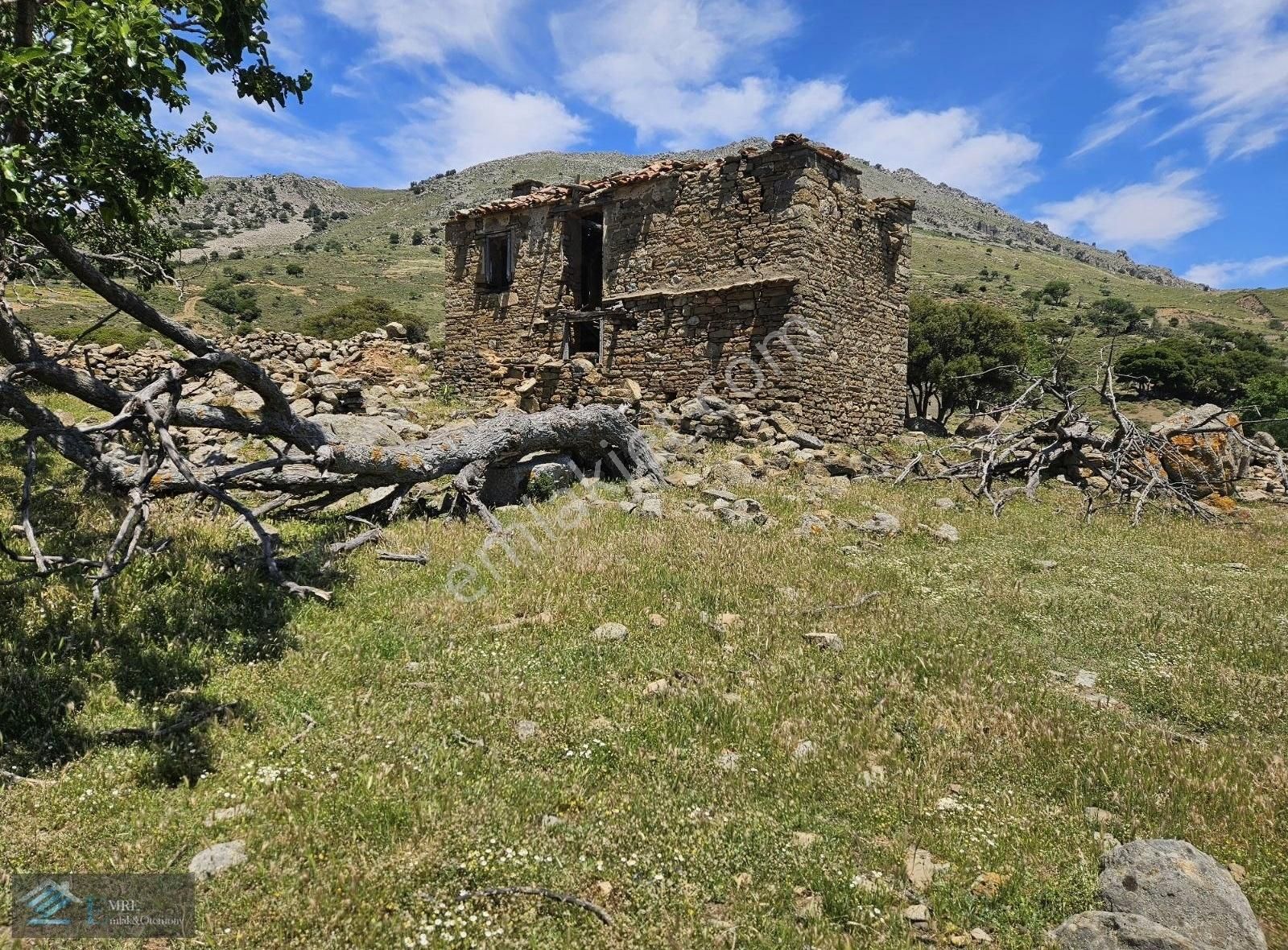 Gökçeada Emre Emlak'tan 2 Damı Olan Tarla 7.026 M2