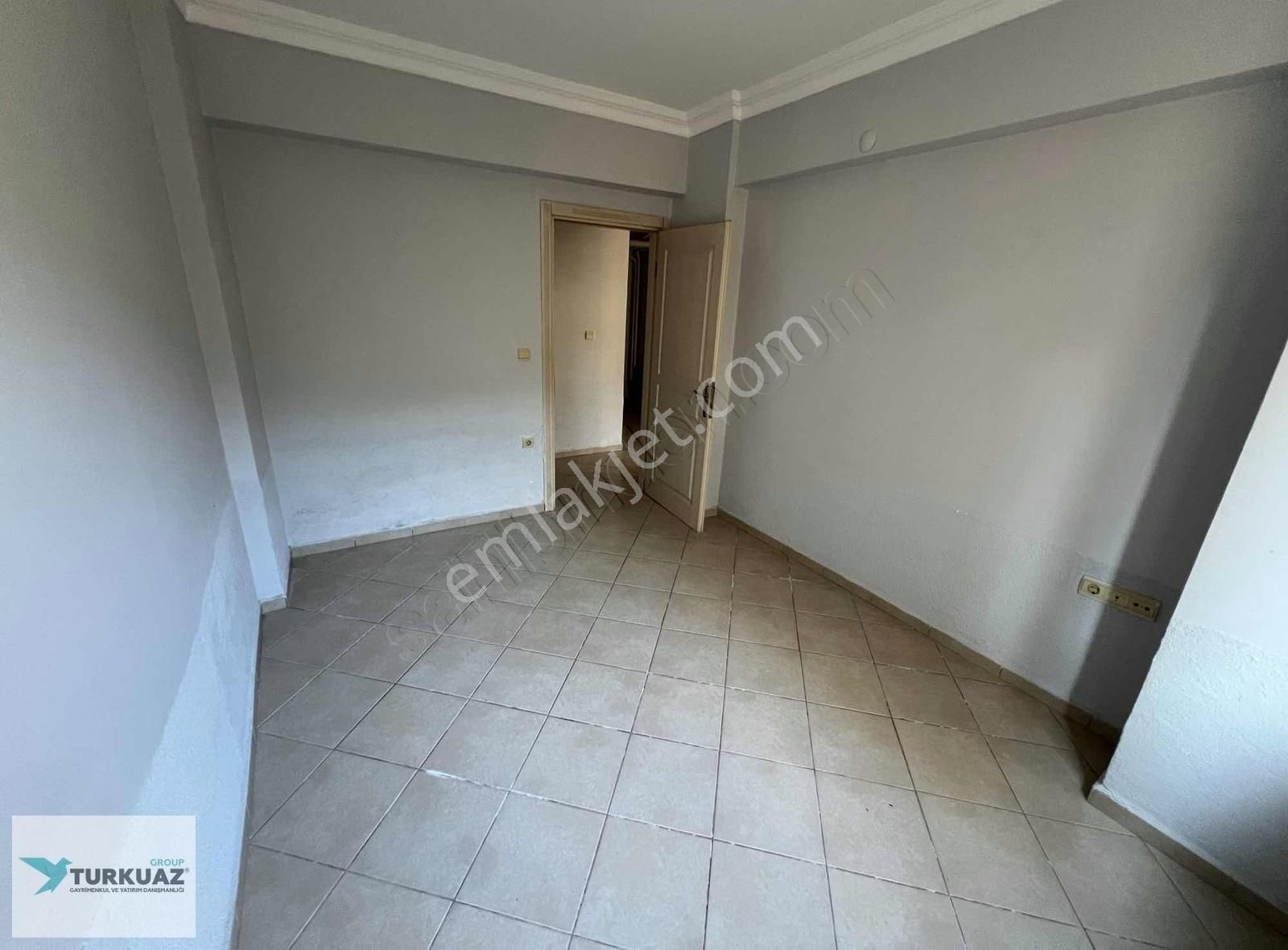 Cevatpaşa'da Satılık Toplam Net 150 M² 2+1 Daire Ve 1+1 Depo