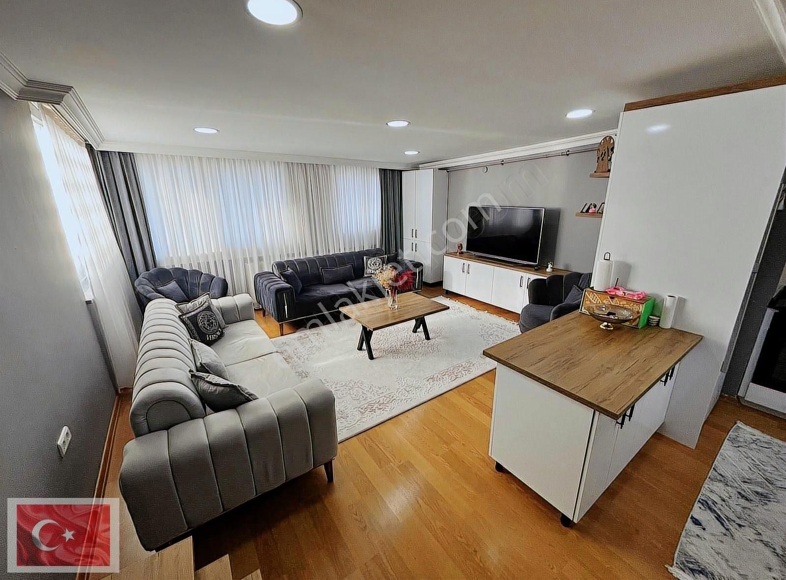 Deniz Manzaralı 2+1 Karanlık Odasız İskanlı İçi Yenilenmiş Daire