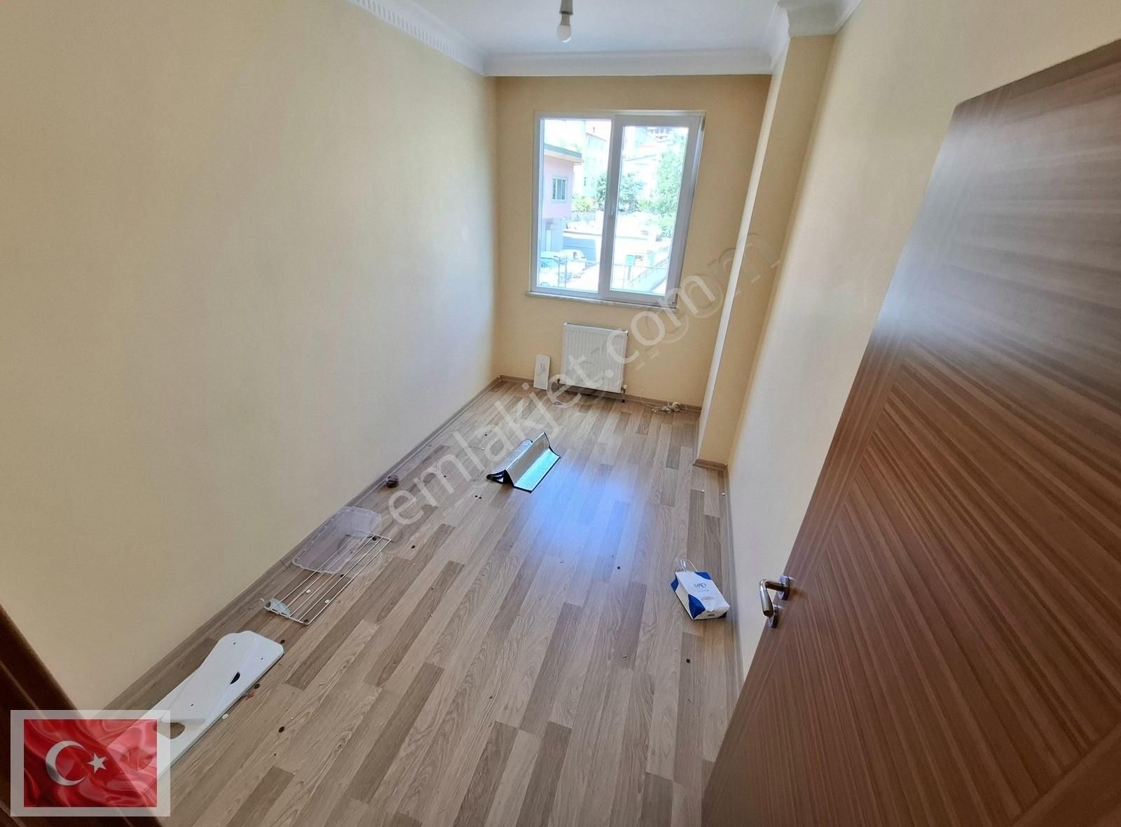 Türkan Saylan Dibinde 3+1 Katta Açık Kapalı Otoparklı Balkonlu