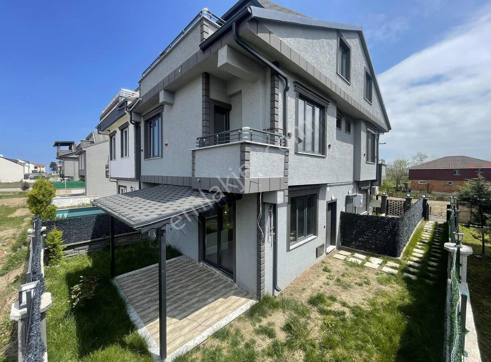 Müstakil Geniş Bahçeli Ultralüks 3+1 Tribleks Villa