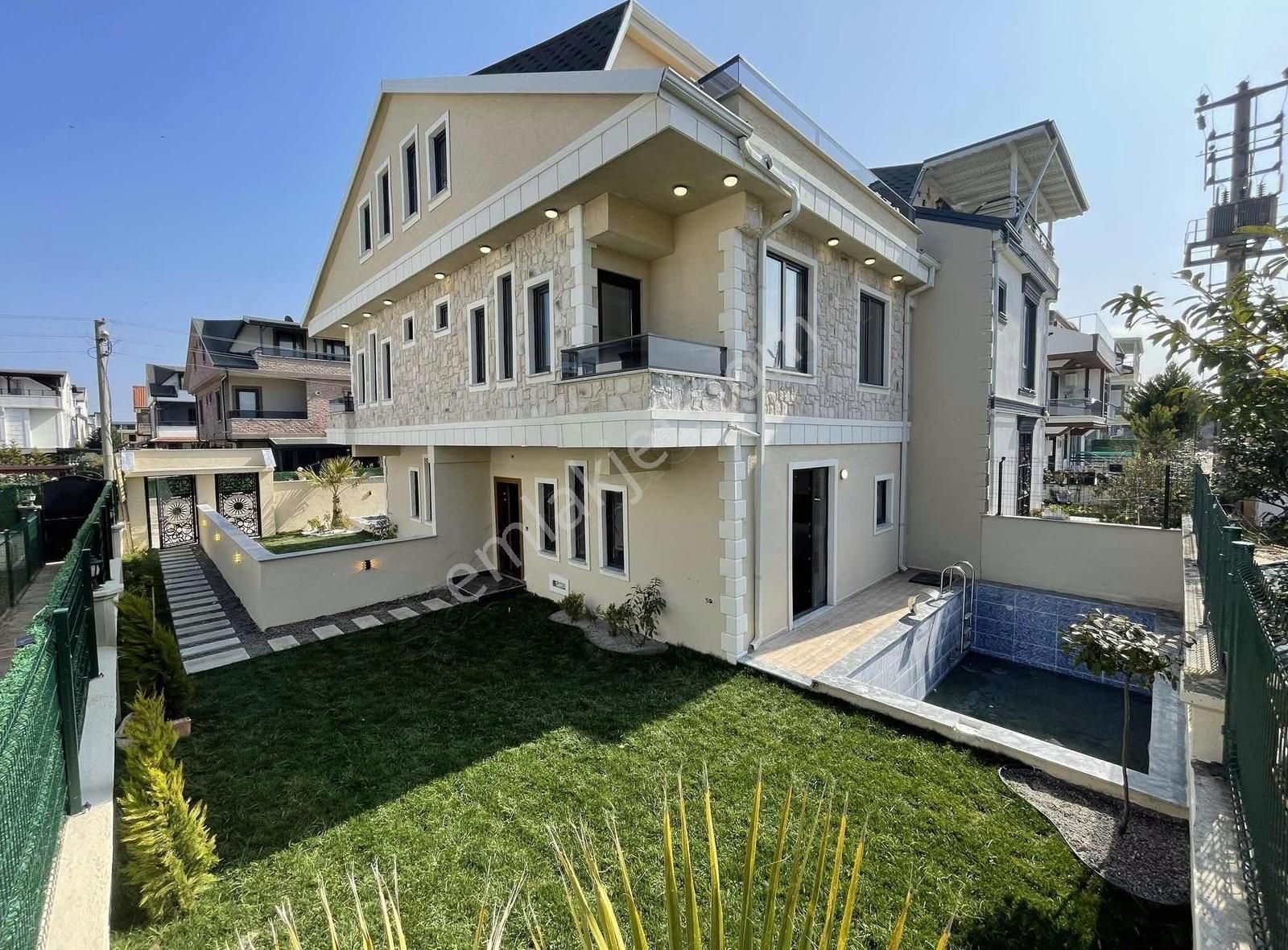 Denize 50 M Jakuzili Havuzlu Geniş Bahçeli Lüks Konsept Villa!!!