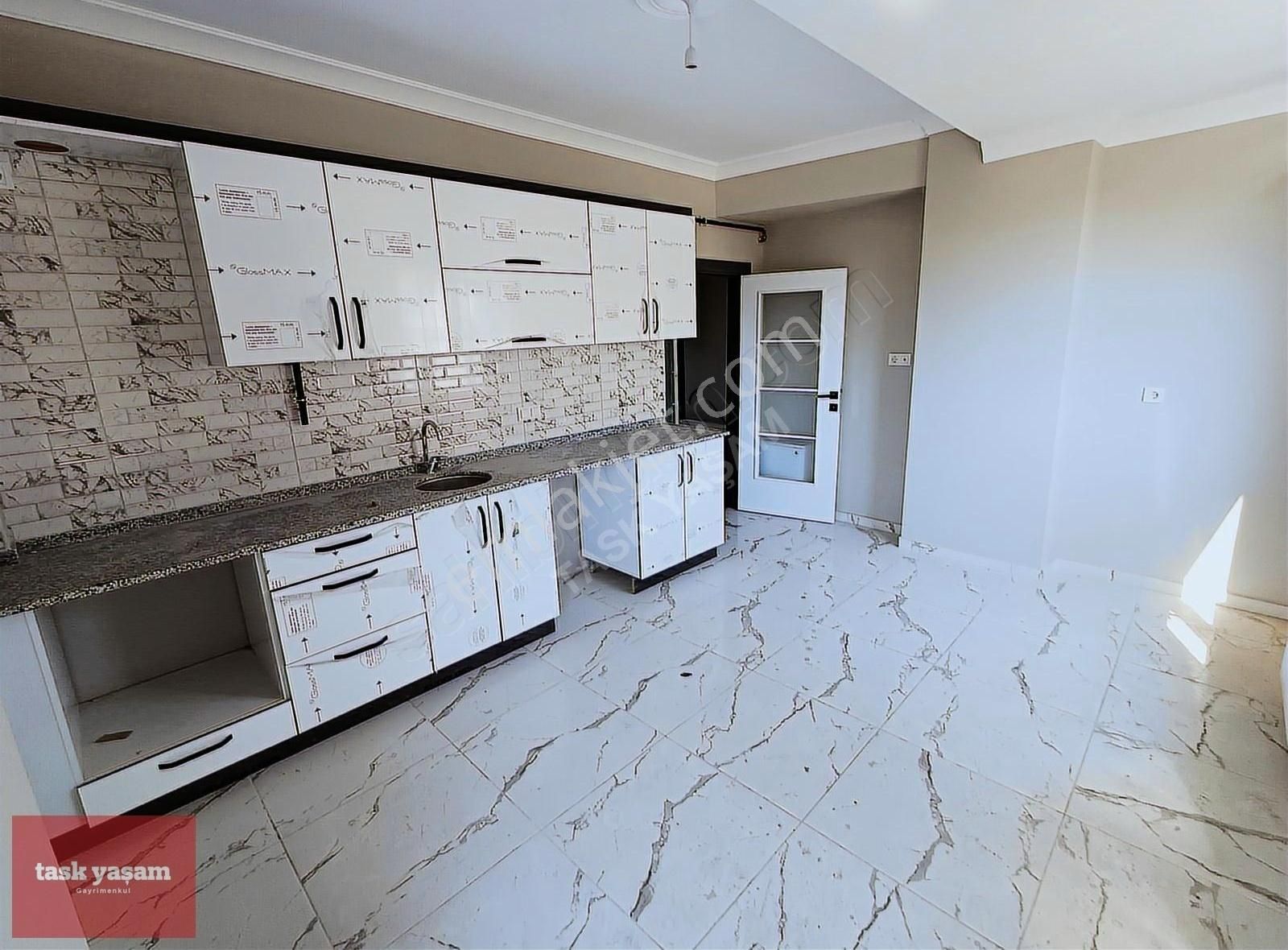 Çayırova Yeni Mahalle'de Satılık 3+1 Lüks Dubleks Daire