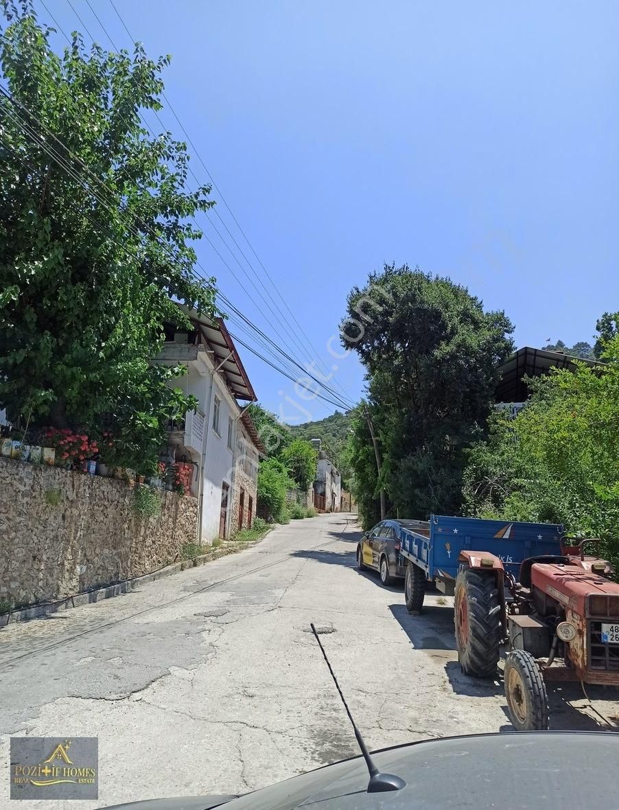 Fethiye Üzümlü'de Satılık Müstakil Kargır Ev Ve Avlu