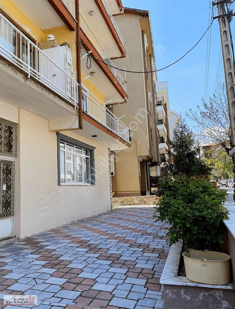 İstiklal Mahallesinde Çarşı Merkezde Satılık 2+1 Daire