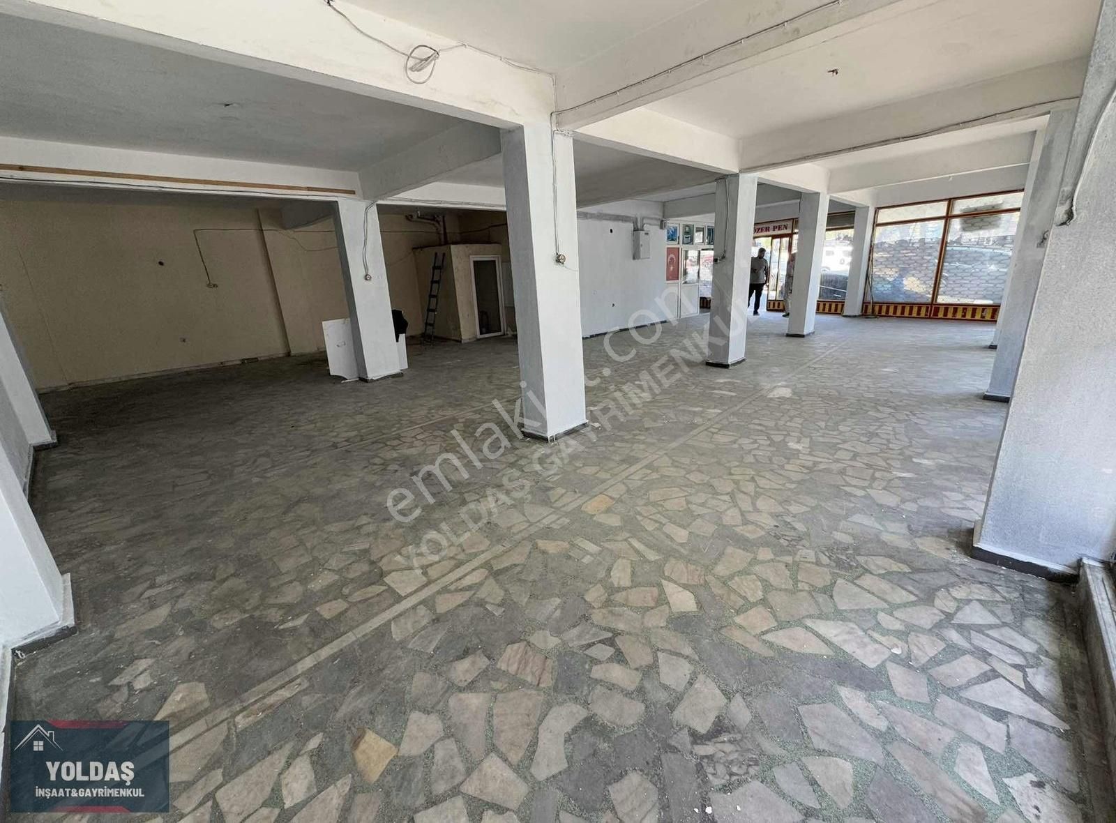 Yoldaş İnşaat'tan Kiralık 160 M2 Düz Giriş Dükkan