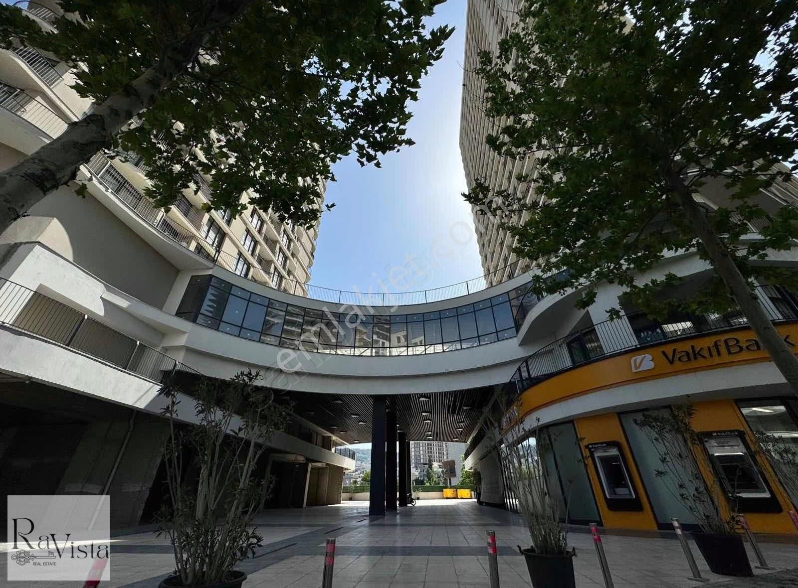 Modda Bulvar'da Kiralık Dükkan - Yüksek Tabela Değeri
