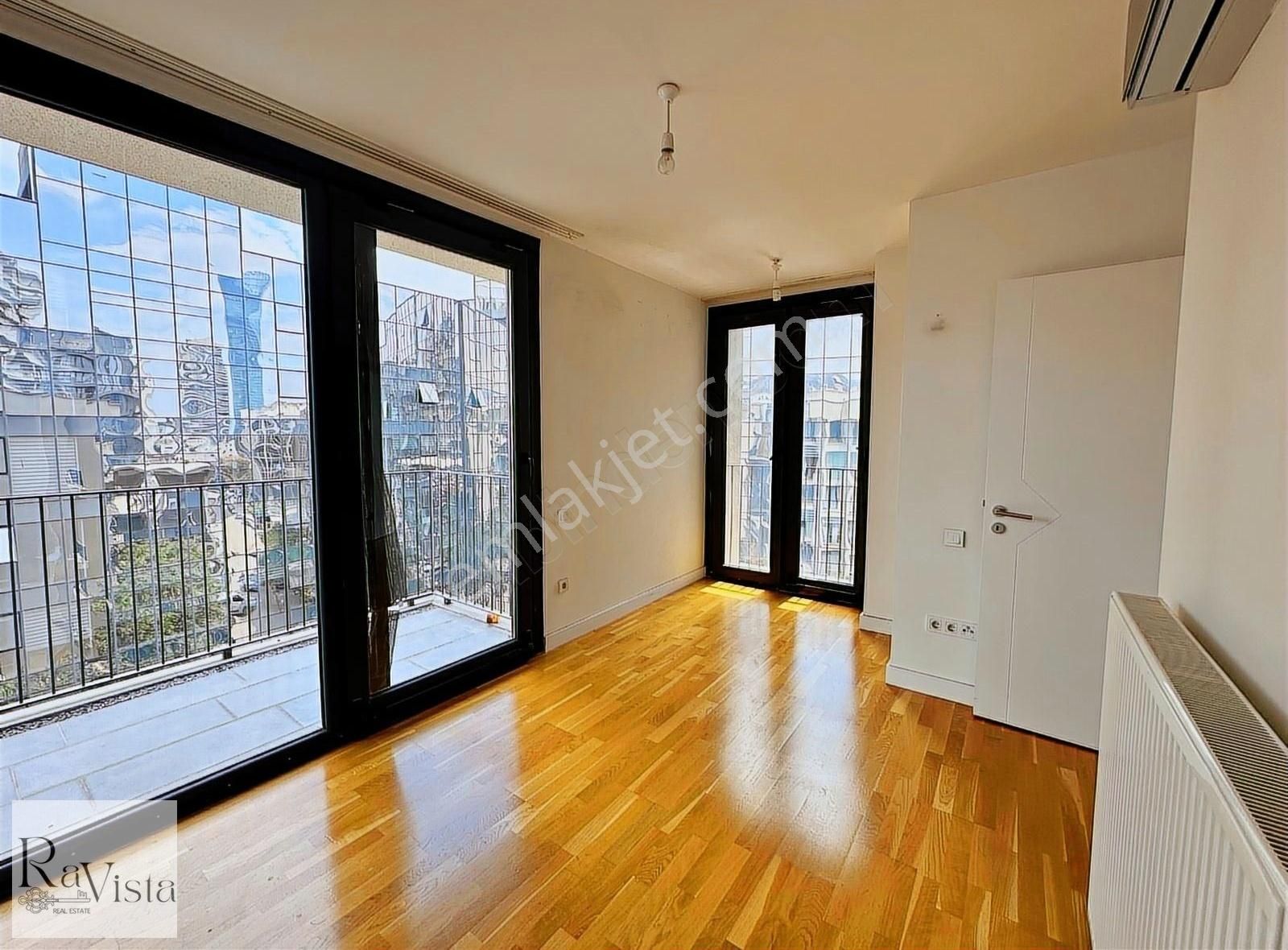 Modda Bayraklı'da Prestijli Konum 2+1 Kiralık Daire