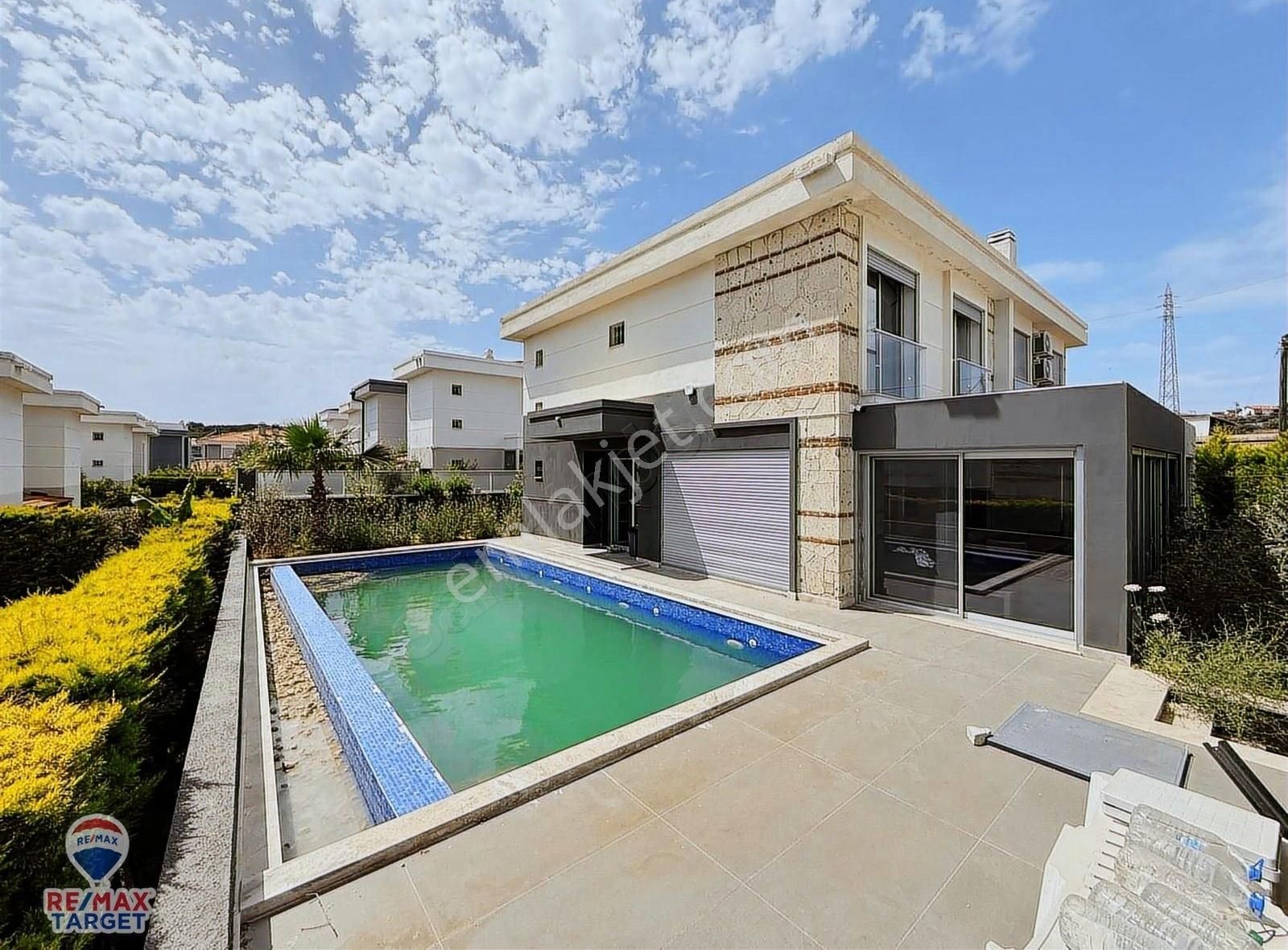 Remax Target'ten Çeşme'de Satılık Villa