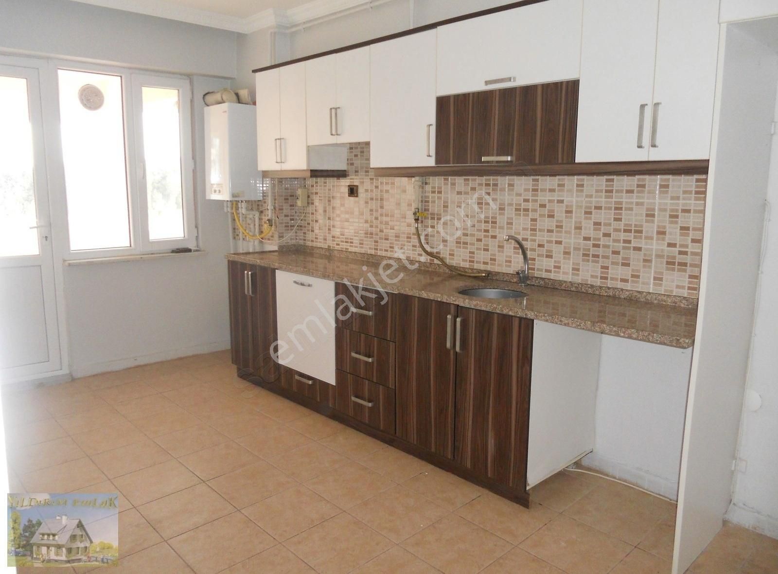 Paşakent Mahallesinde Satılık 3+1 Ara Kat Asansörlü Daire