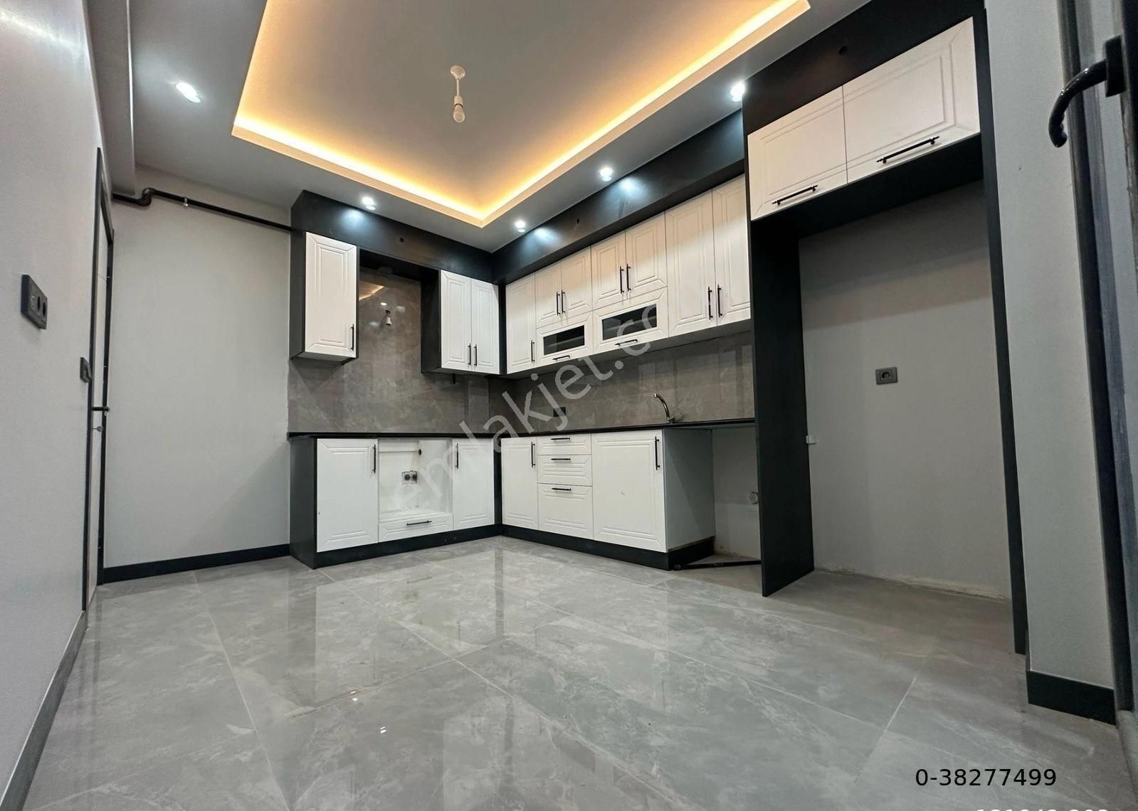 Şemikler'de Cinkaya Bulvarı Mevki Arakat Şık 160m2 3+1 Acil Stlk