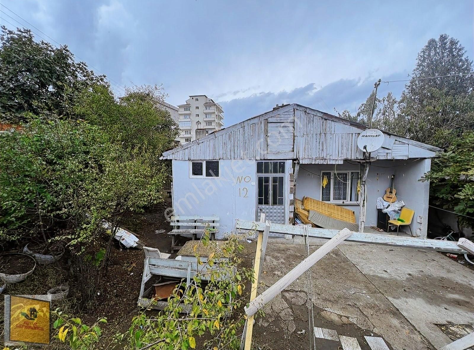 Akyüz Gayrimenkulden 396 Mt2 6 Kat İmarlı Müstakil Evli Arsa