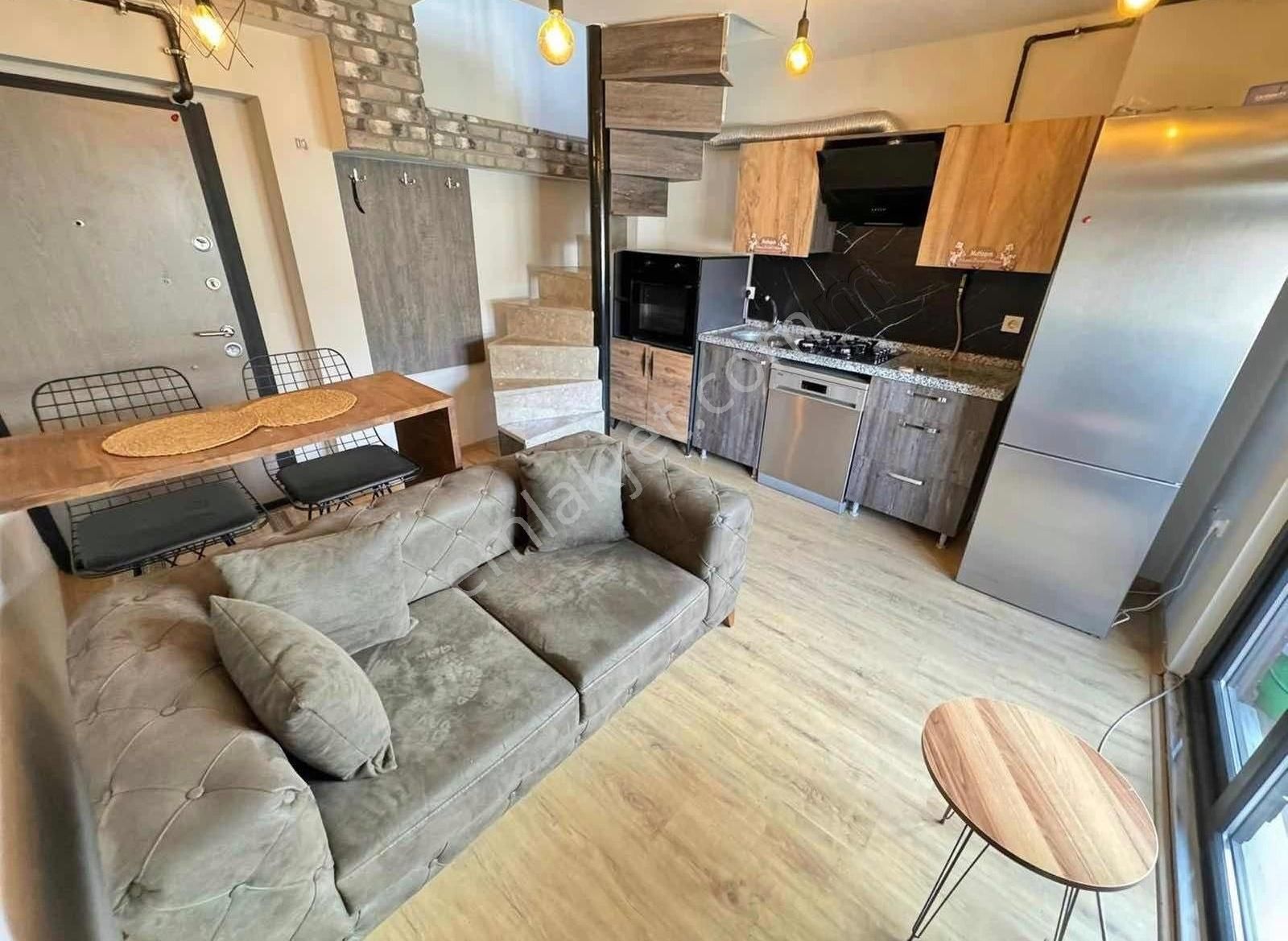 Dumlupınar'da Cadde Üstün'de 1+1 Lüsk Eşyalı Daire Satılık