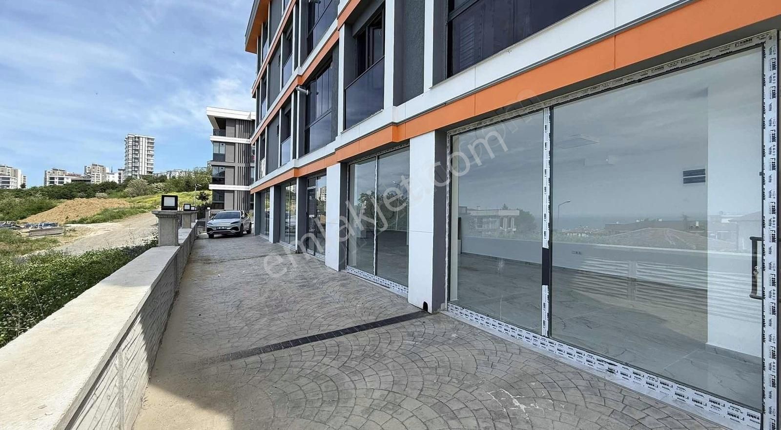 Revizyon Dıamond'dan İşlek Lokasyonda Kiralık Dükkan!