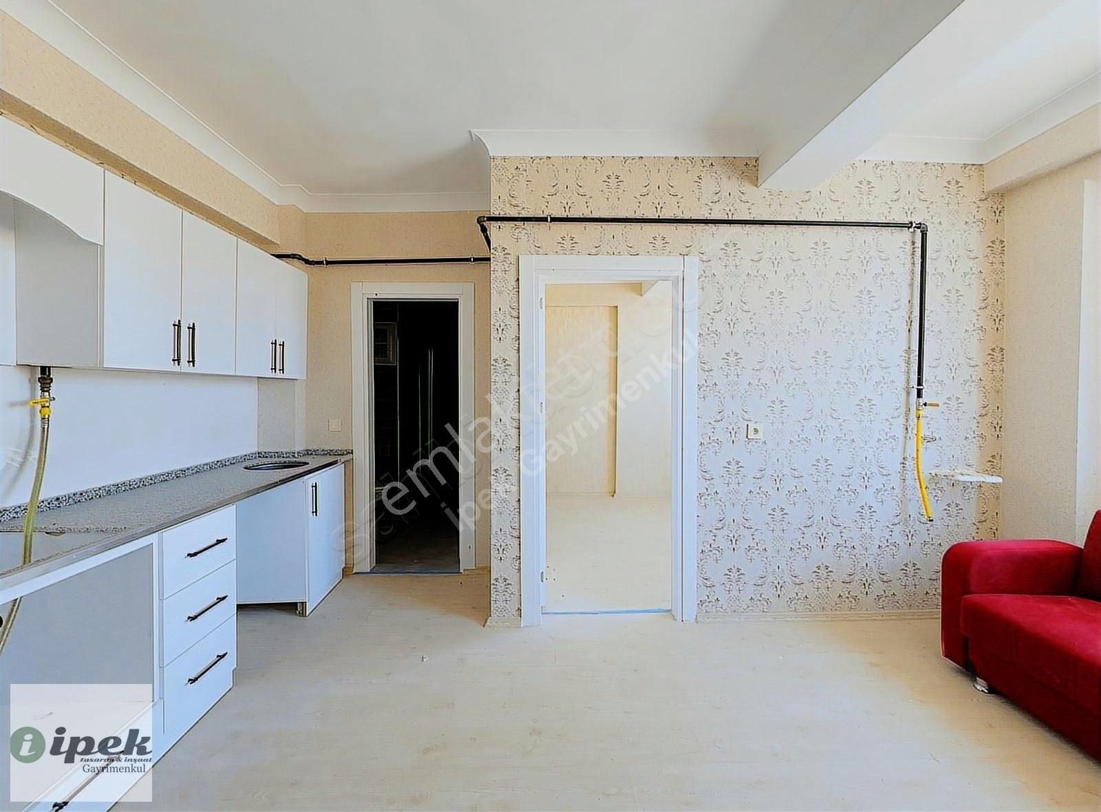 İpek Gayrimenkul - Acil Satılık 1+1 Uygun Daire Kiracılı
