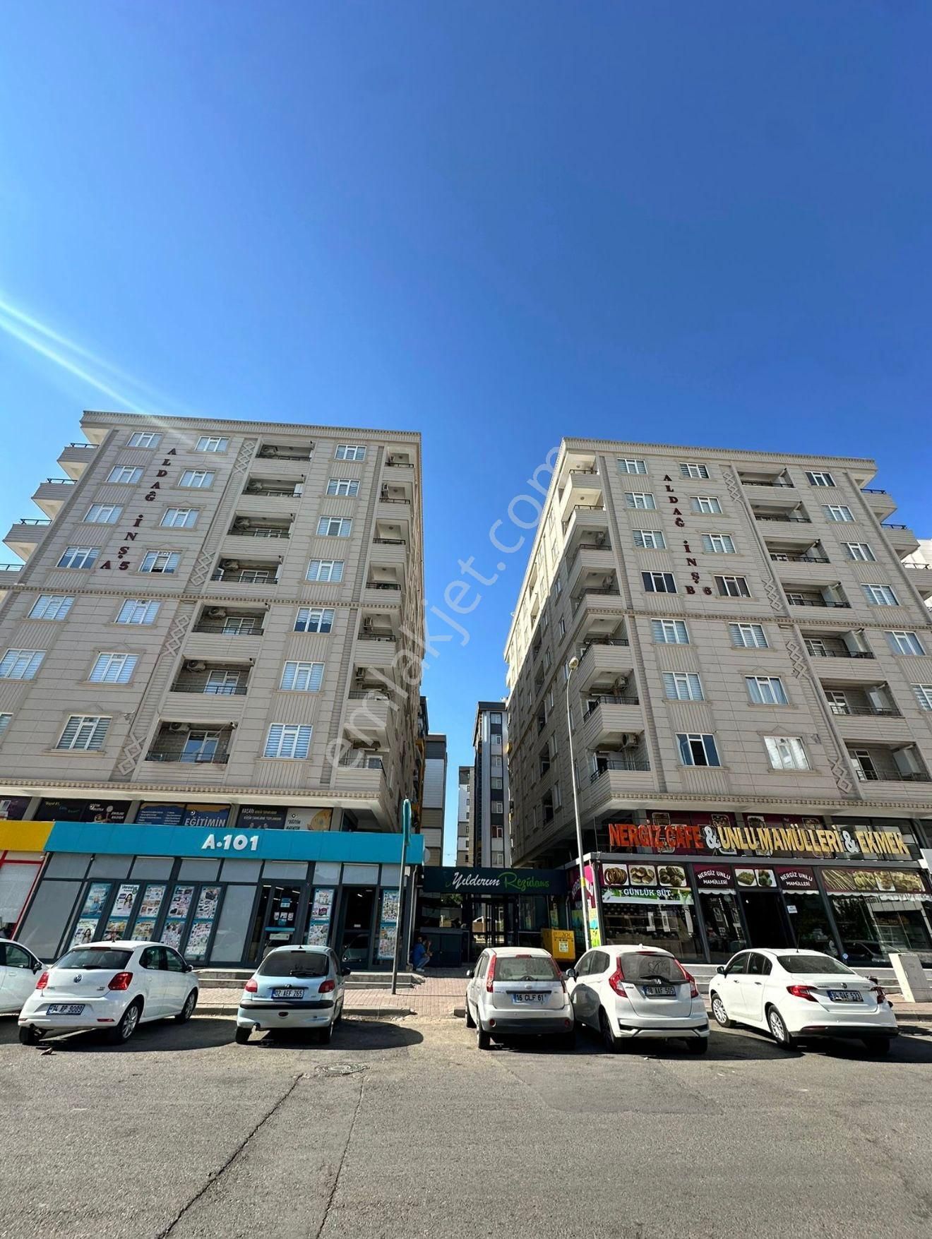 Sırrın Karşıyakada Kanal 2 Parselde Acil Satılık 2+1 Daire