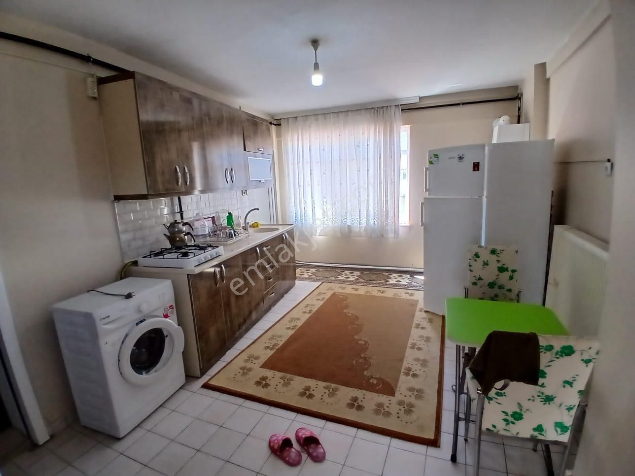 Akçay Emlak'tan Akşehir Çarşı Merkezde Eşyalı Kiralık 2+0 Daire