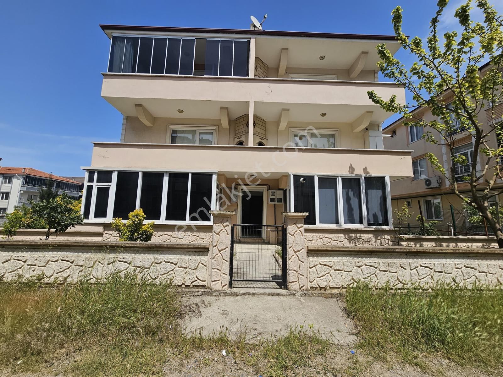 Karasu Yalı Mah. 2+1 Bahçe Katı Açık Cepheli Satılık Daire