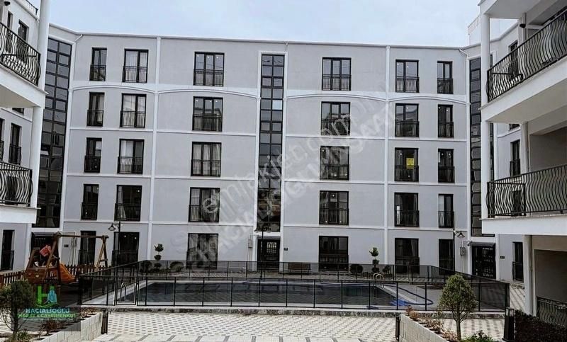 Hacıalioğlu'ndan Kartepede Güvenlikli Havuzlu Sitede Giriş Dublx