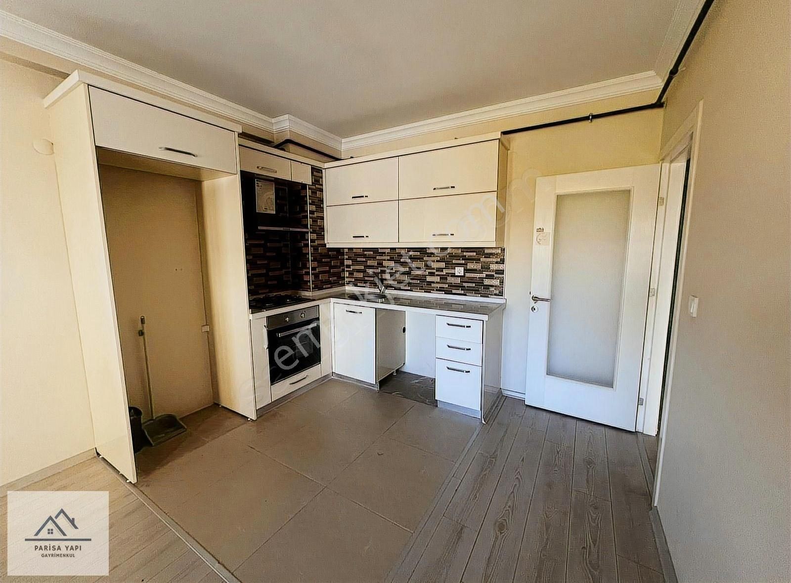 Parisa'dan Hasanağa Bahçesi Yanı D.gazlı Klimalı Kiralık 2+1