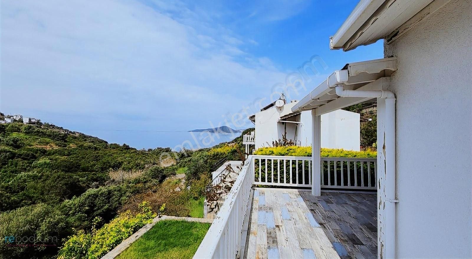 Boğaziçi'nde Zergülkent Sitesinde 2+1 Deniz Manzaralı Villa