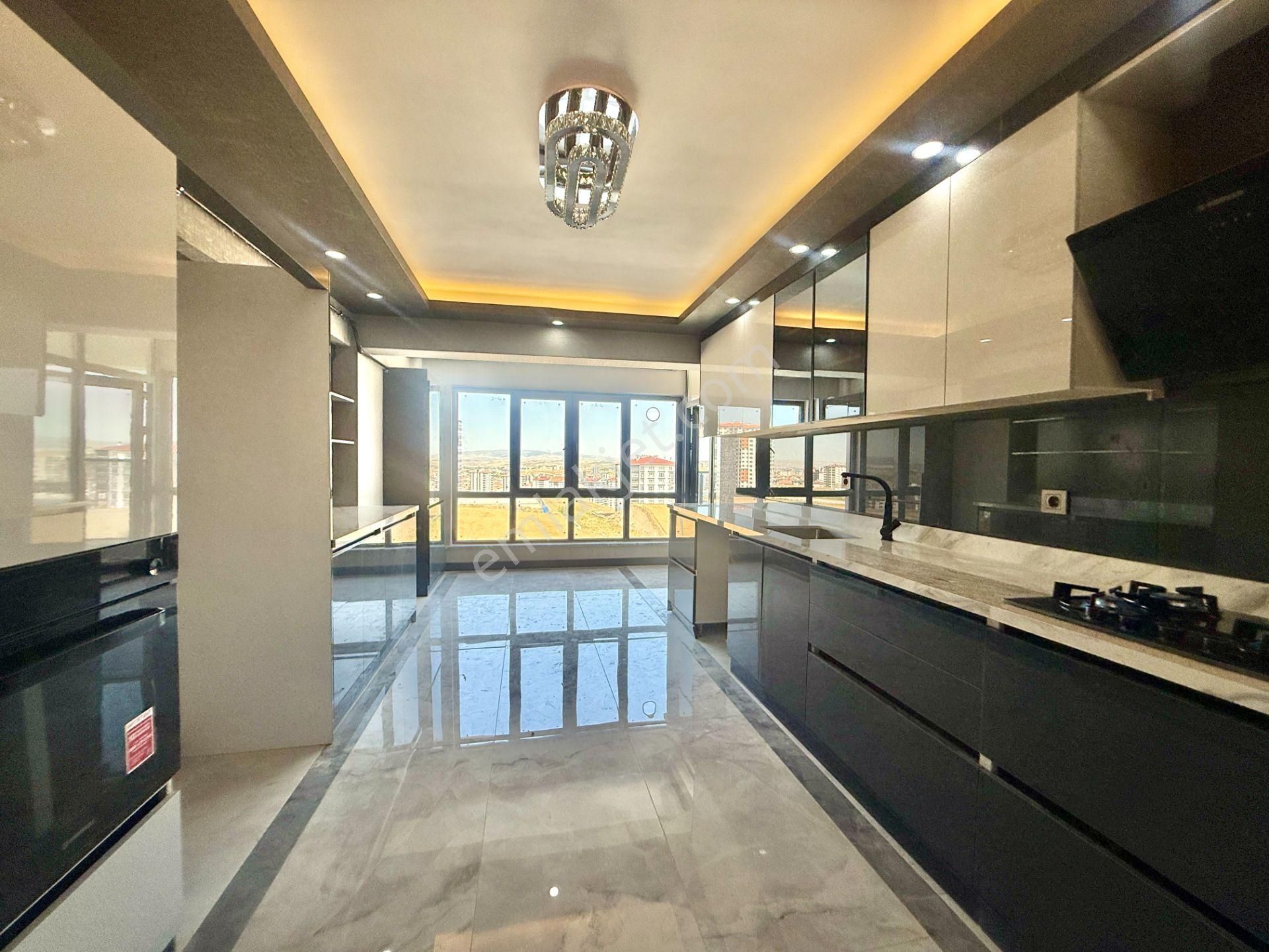 Çiftçioğullarından Mimar Sinan'da Site İçerisinde Lüx Yapılı Sıfır 4+1 Daire