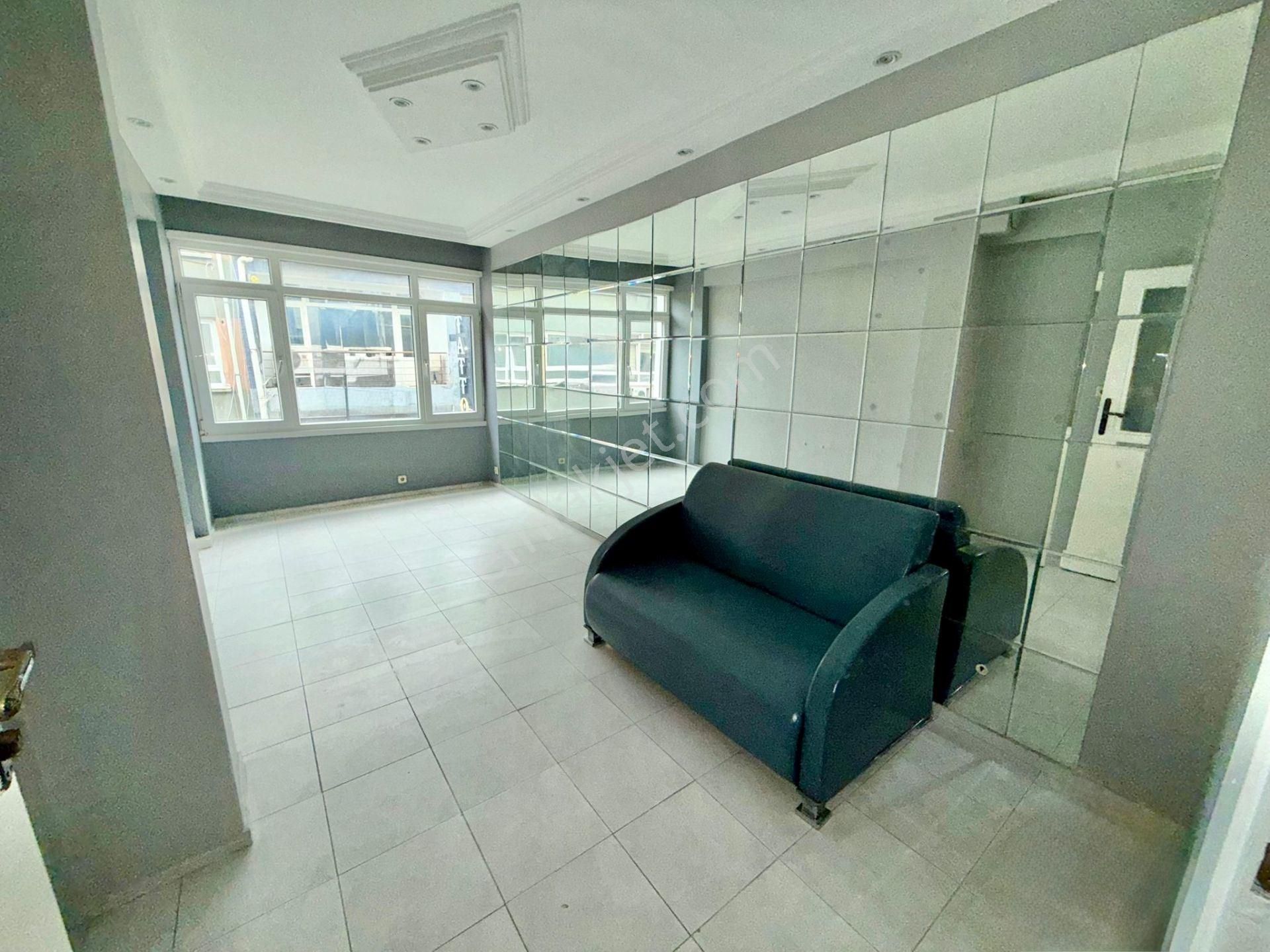 Bakırköy Çarşıda Kiralık Daire İşyeri Ofis İşlek Sokak